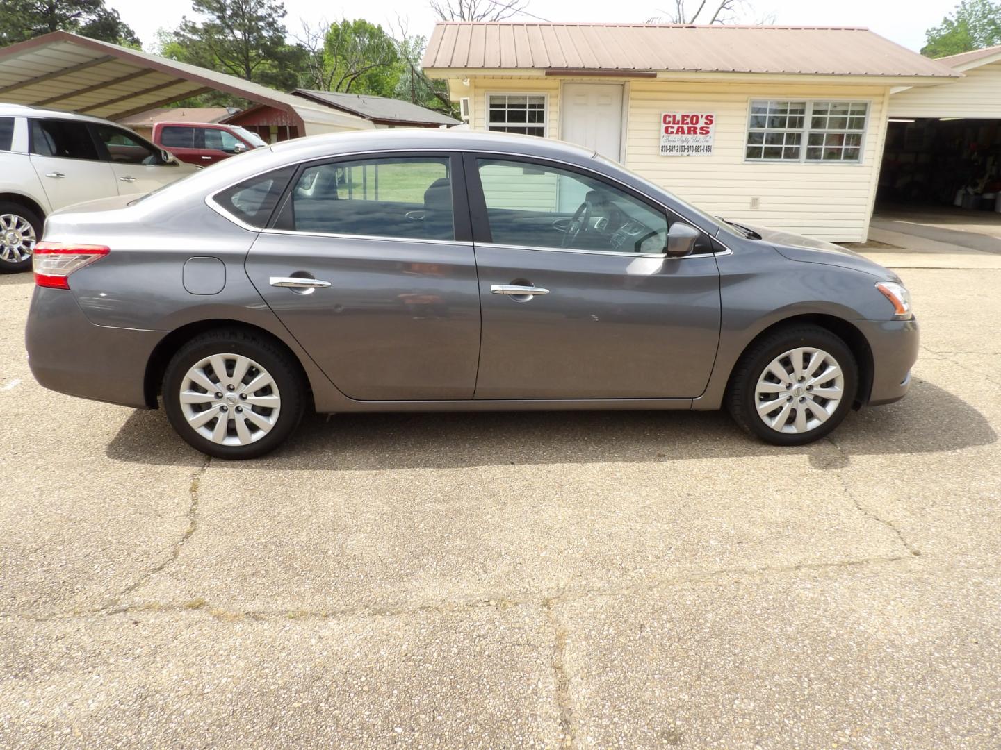 2015 Brilliant Silver /Black Nissan Sentra S 6MT (3N1AB7APXFY) with an 1.8L L4 SFI DOHC 16V engine, 6-Speed automatic transmission, located at 401 First NE, Bearden, AR, 71720, (870) 687-3414, 33.726528, -92.611519 - Photo#17