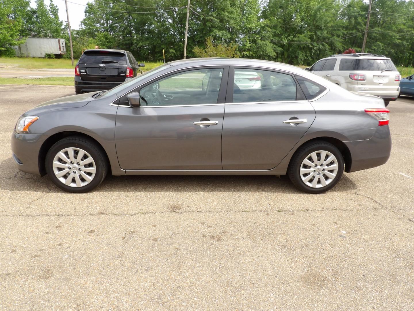 2015 Brilliant Silver /Black Nissan Sentra S 6MT (3N1AB7APXFY) with an 1.8L L4 SFI DOHC 16V engine, 6-Speed automatic transmission, located at 401 First NE, Bearden, AR, 71720, (870) 687-3414, 33.726528, -92.611519 - Photo#1