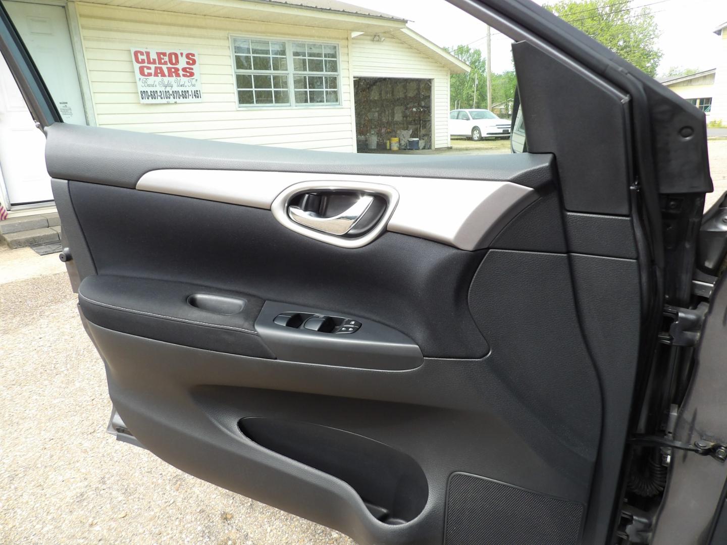 2015 Brilliant Silver /Black Nissan Sentra S 6MT (3N1AB7APXFY) with an 1.8L L4 SFI DOHC 16V engine, 6-Speed automatic transmission, located at 401 First NE, Bearden, AR, 71720, (870) 687-3414, 33.726528, -92.611519 - Photo#6