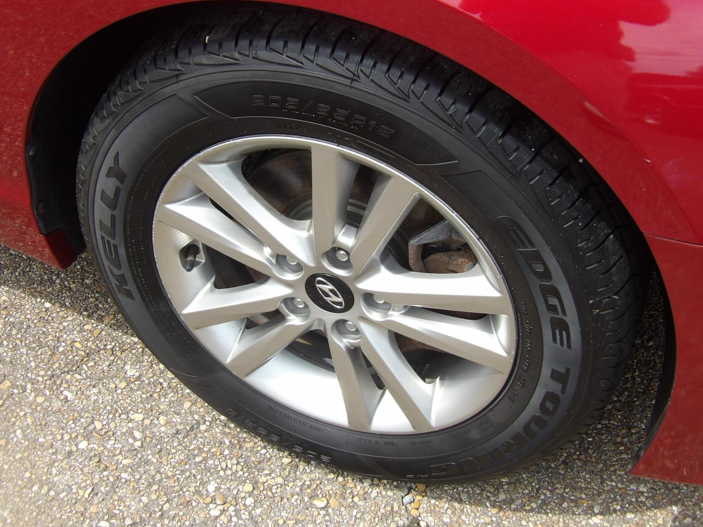 2014 Carmine Red Metallic /Black Nissan Sentra S 6MT (3N1AB7AP5EL) with an 1.8L L4 SFI DOHC 16V engine, 6-Speed Automatic transmission, located at 401 First NE, Bearden, AR, 71720, (870) 687-3414, 33.726528, -92.611519 - Photo#4