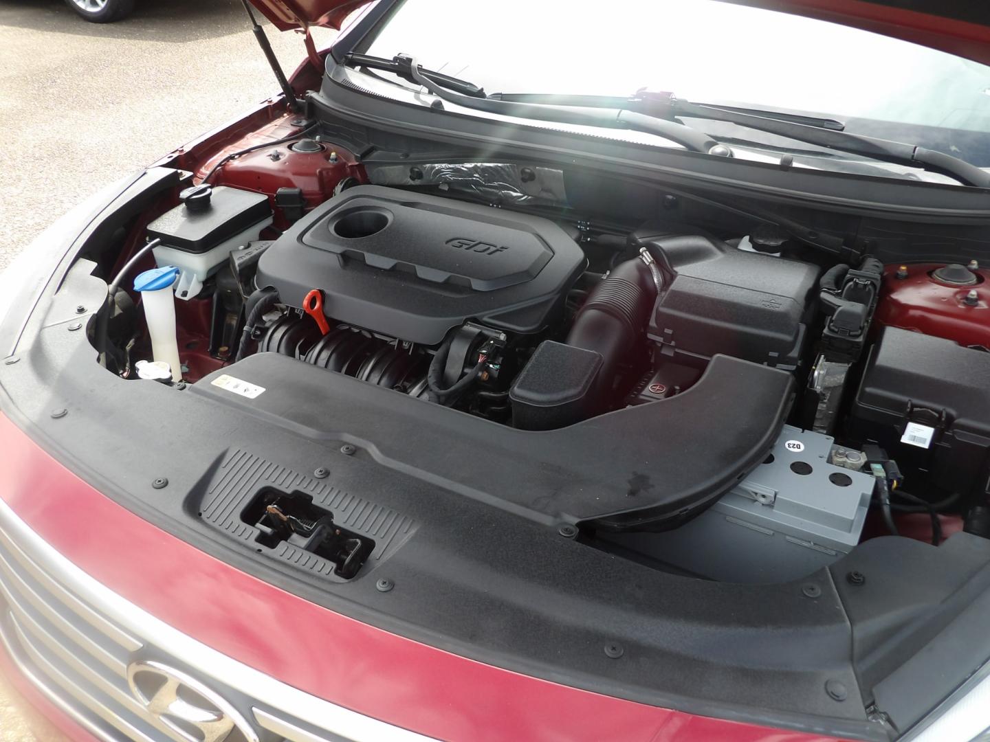 2014 Carmine Red Metallic /Black Nissan Sentra S 6MT (3N1AB7AP5EL) with an 1.8L L4 SFI DOHC 16V engine, 6-Speed Automatic transmission, located at 401 First NE, Bearden, AR, 71720, (870) 687-3414, 33.726528, -92.611519 - Photo#5