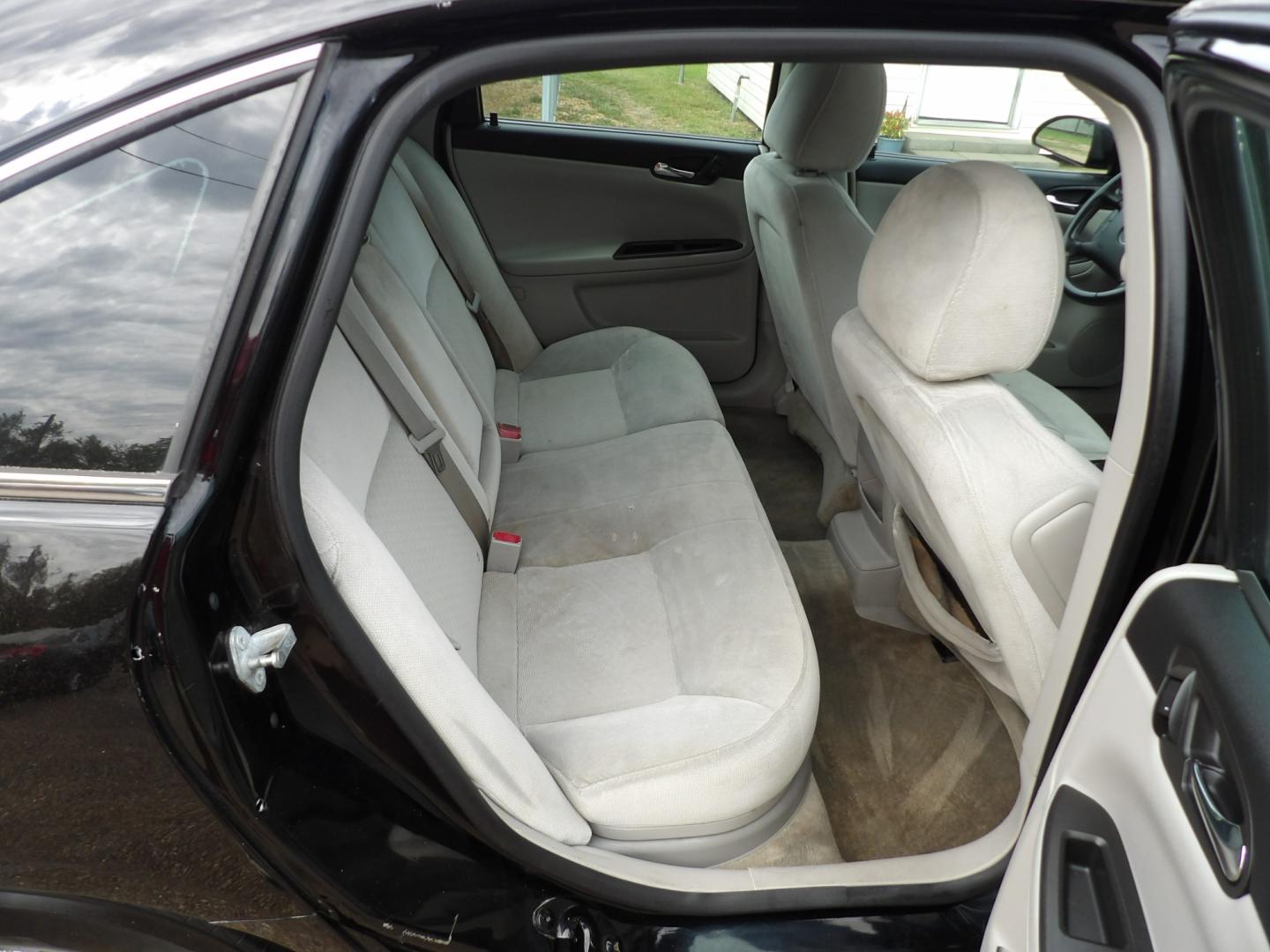 2014 Black /Gray Chevrolet Impala LT (2G1WB5E30E1) with an 3.6L V6 DOHC 16V FFV engine, 6-Speed Automatic transmission, located at 401 First NE, Bearden, AR, 71720, (870) 687-3414, 33.726528, -92.611519 - Photo#12