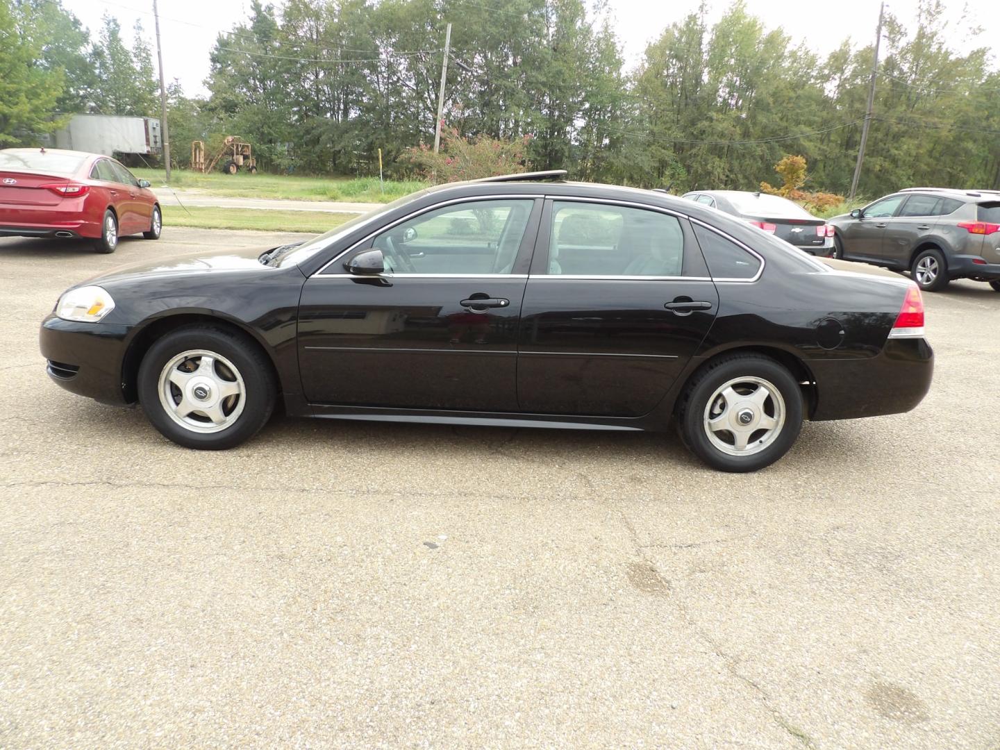 2014 Black /Gray Chevrolet Impala LT (2G1WB5E30E1) with an 3.6L V6 DOHC 16V FFV engine, 6-Speed Automatic transmission, located at 401 First NE, Bearden, AR, 71720, (870) 687-3414, 33.726528, -92.611519 - Photo#1