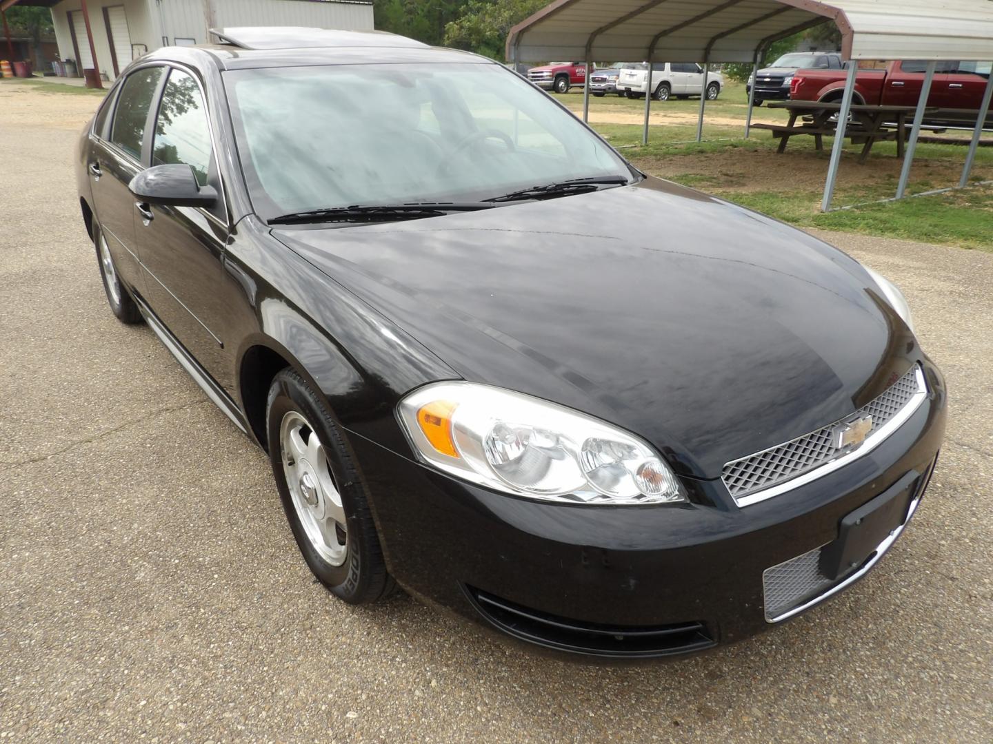 2014 Black /Gray Chevrolet Impala LT (2G1WB5E30E1) with an 3.6L V6 DOHC 16V FFV engine, 6-Speed Automatic transmission, located at 401 First NE, Bearden, AR, 71720, (870) 687-3414, 33.726528, -92.611519 - Photo#19