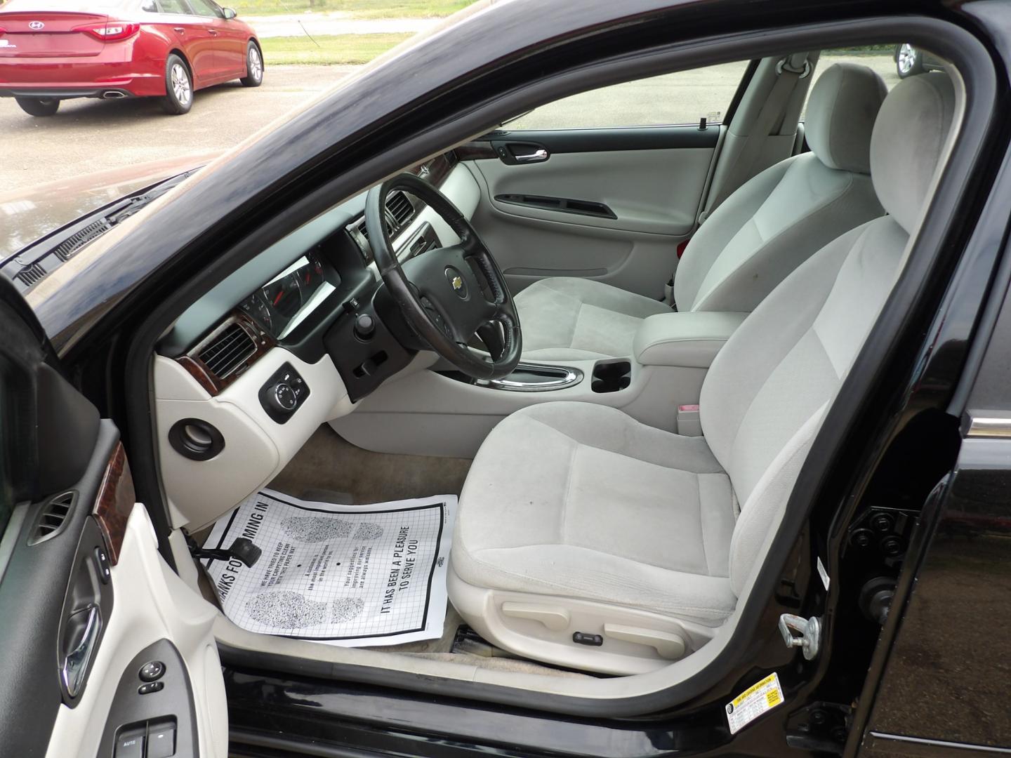 2014 Black /Gray Chevrolet Impala LT (2G1WB5E30E1) with an 3.6L V6 DOHC 16V FFV engine, 6-Speed Automatic transmission, located at 401 First NE, Bearden, AR, 71720, (870) 687-3414, 33.726528, -92.611519 - Photo#7