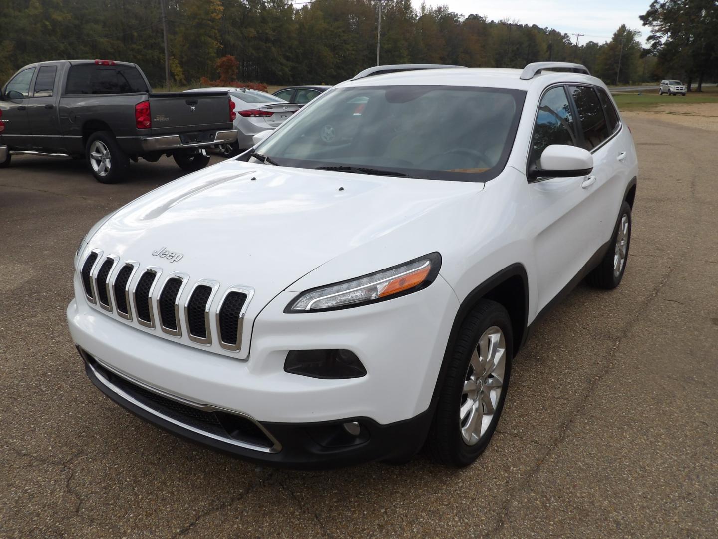 2016 Bright White /Tan Jeep Cherokee Limited FWD (1C4PJLDB5GW) with an 2.4L L4 DOHC 16V engine, 9A transmission, located at 401 First NE, Bearden, AR, 71720, (870) 687-3414, 33.726528, -92.611519 - Photo#0