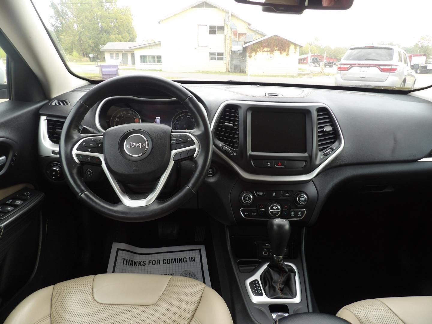 2016 Bright White /Tan Jeep Cherokee Limited FWD (1C4PJLDB5GW) with an 2.4L L4 DOHC 16V engine, 9A transmission, located at 401 First NE, Bearden, AR, 71720, (870) 687-3414, 33.726528, -92.611519 - Photo#22