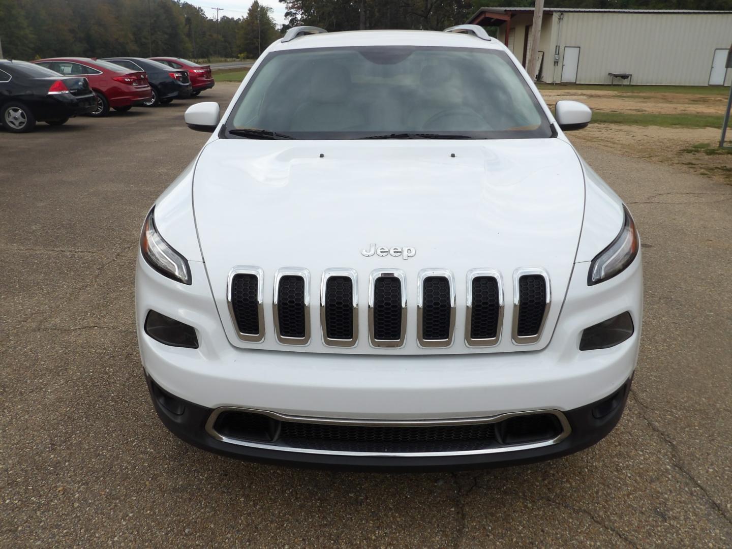 2016 Bright White /Tan Jeep Cherokee Limited FWD (1C4PJLDB5GW) with an 2.4L L4 DOHC 16V engine, 9A transmission, located at 401 First NE, Bearden, AR, 71720, (870) 687-3414, 33.726528, -92.611519 - Photo#25