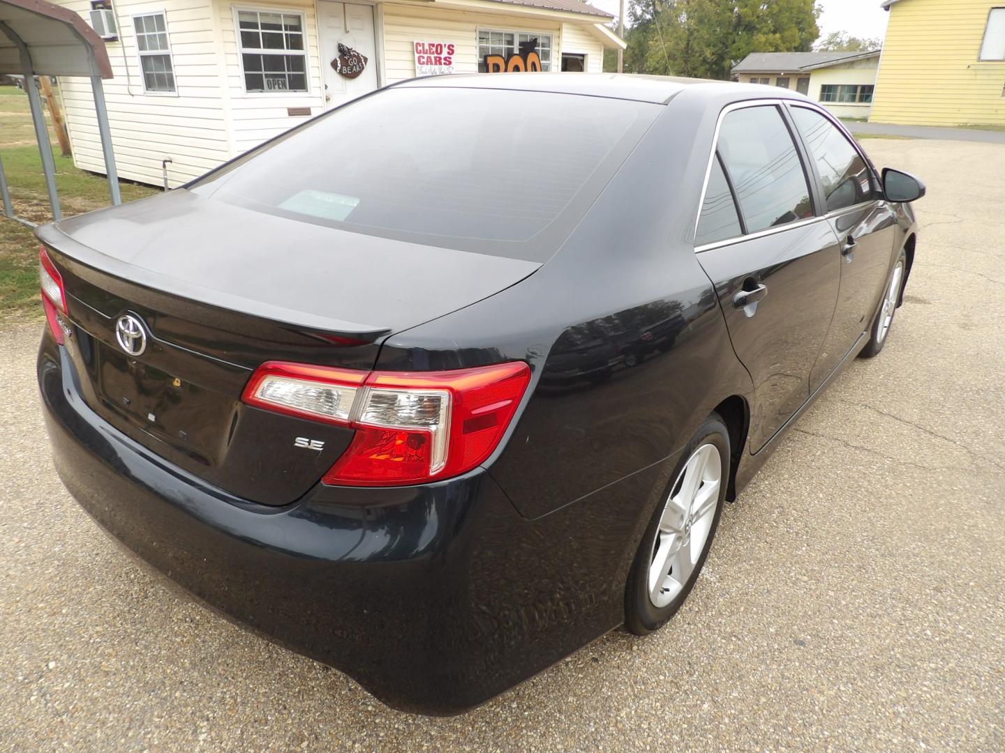 2014 Black /Black Toyota Camry SE (4T1BF1FK4EU) with an 2.5L L4 DOHC 16V engine, 6-Speed Automatic transmission, located at 401 First NE, Bearden, AR, 71720, (870) 687-3414, 33.726528, -92.611519 - Photo#18