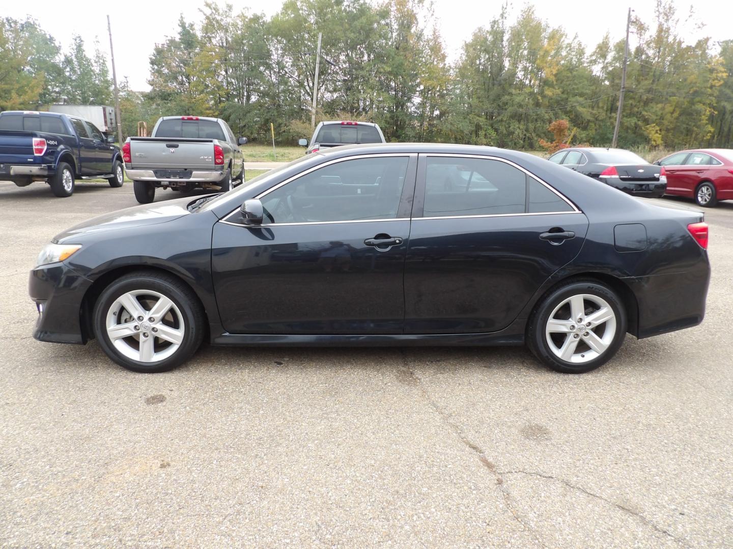 2014 Black /Black Toyota Camry SE (4T1BF1FK4EU) with an 2.5L L4 DOHC 16V engine, 6-Speed Automatic transmission, located at 401 First NE, Bearden, AR, 71720, (870) 687-3414, 33.726528, -92.611519 - Photo#1