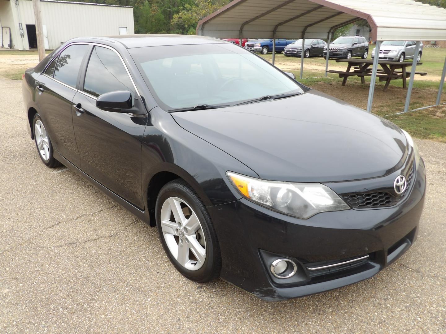 2014 Black /Black Toyota Camry SE (4T1BF1FK4EU) with an 2.5L L4 DOHC 16V engine, 6-Speed Automatic transmission, located at 401 First NE, Bearden, AR, 71720, (870) 687-3414, 33.726528, -92.611519 - Photo#21