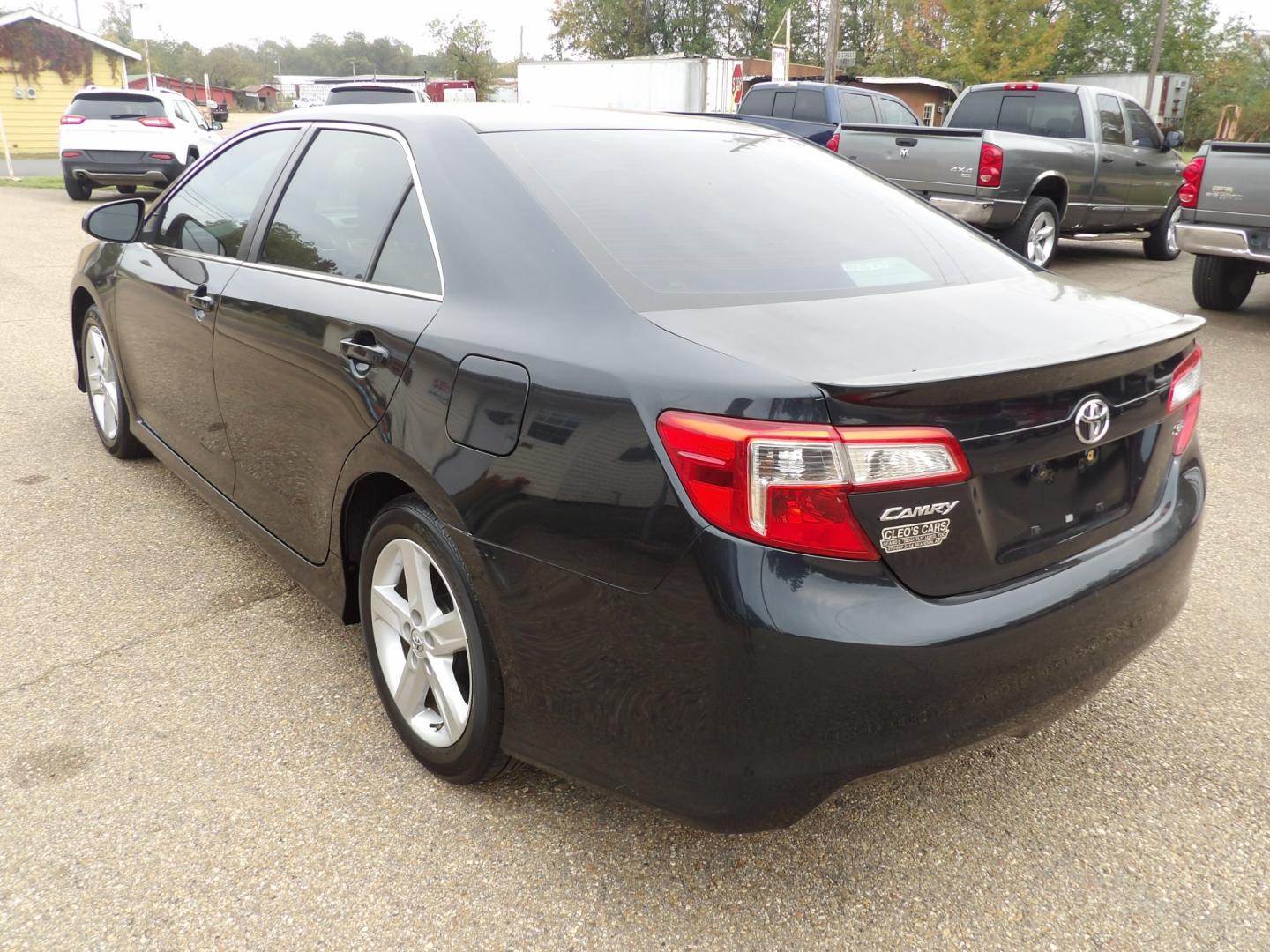 2014 Black /Black Toyota Camry SE (4T1BF1FK4EU) with an 2.5L L4 DOHC 16V engine, 6-Speed Automatic transmission, located at 401 First NE, Bearden, AR, 71720, (870) 687-3414, 33.726528, -92.611519 - Photo#2