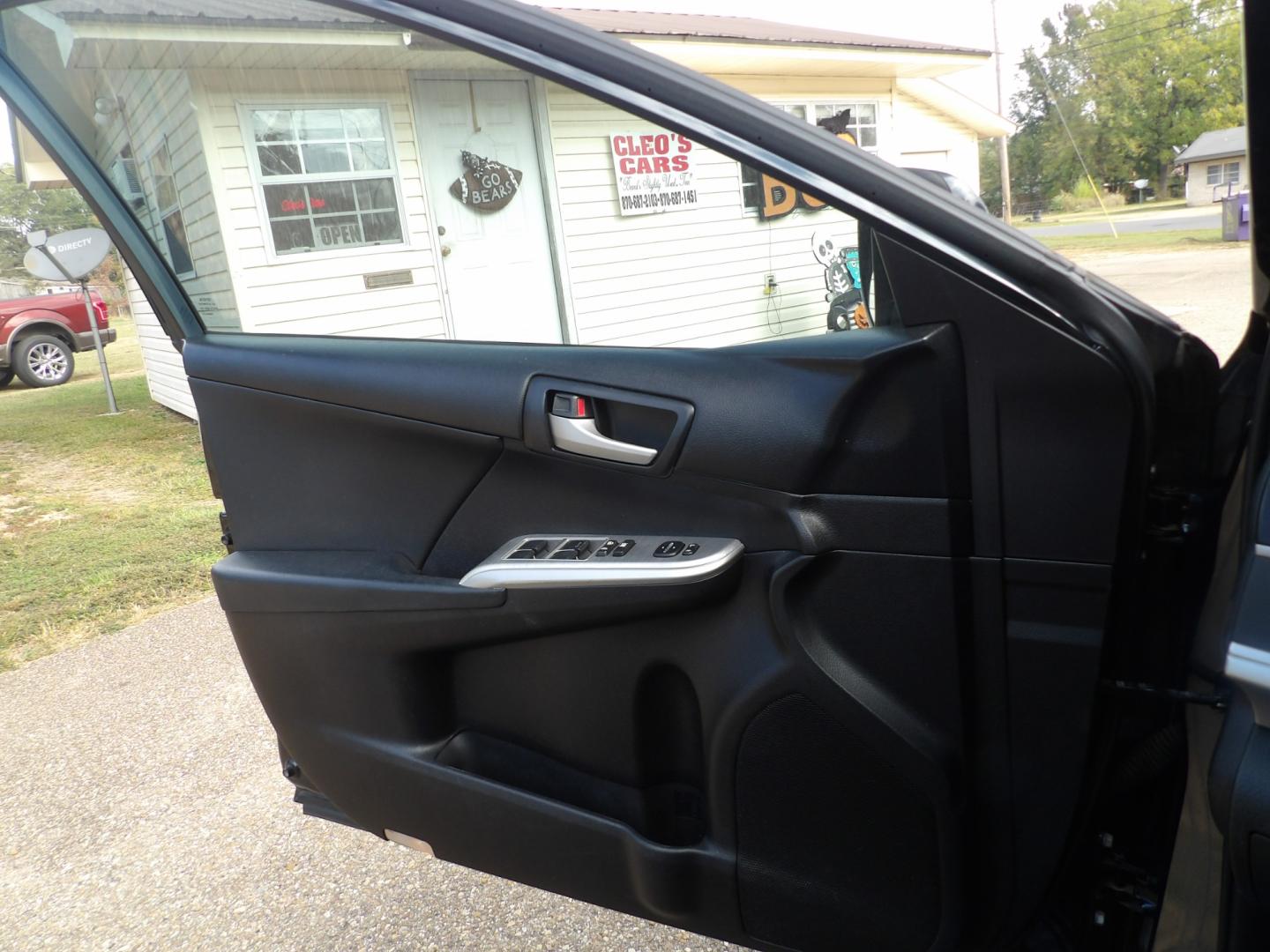 2014 Black /Black Toyota Camry SE (4T1BF1FK4EU) with an 2.5L L4 DOHC 16V engine, 6-Speed Automatic transmission, located at 401 First NE, Bearden, AR, 71720, (870) 687-3414, 33.726528, -92.611519 - Photo#6