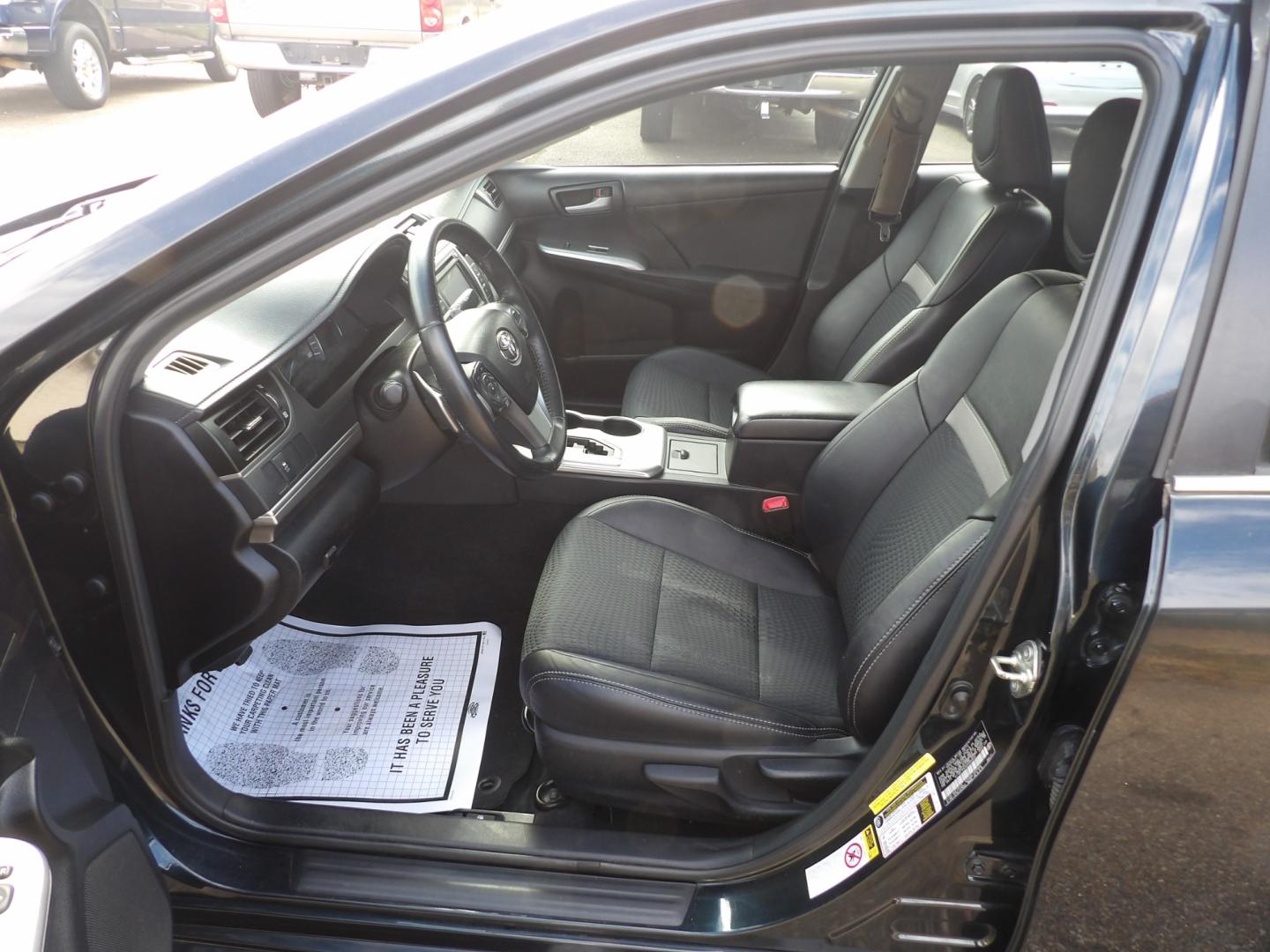 2014 Black /Black Toyota Camry SE (4T1BF1FK4EU) with an 2.5L L4 DOHC 16V engine, 6-Speed Automatic transmission, located at 401 First NE, Bearden, AR, 71720, (870) 687-3414, 33.726528, -92.611519 - Photo#7