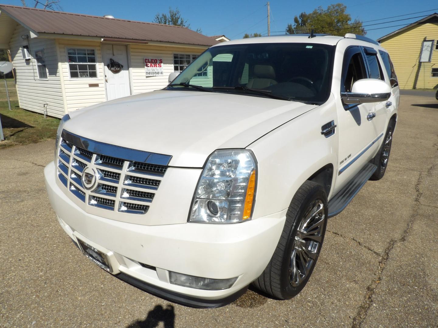 2010 White Diamond Pearl /Tan Cadillac Escalade AWD Luxury (1GYUKBEF5AR) with an 6.2L V8 OHV 16V FFV engine, 6-Speed Automatic transmission, located at 401 First NE, Bearden, AR, 71720, (870) 687-3414, 33.726528, -92.611519 - Photo#0