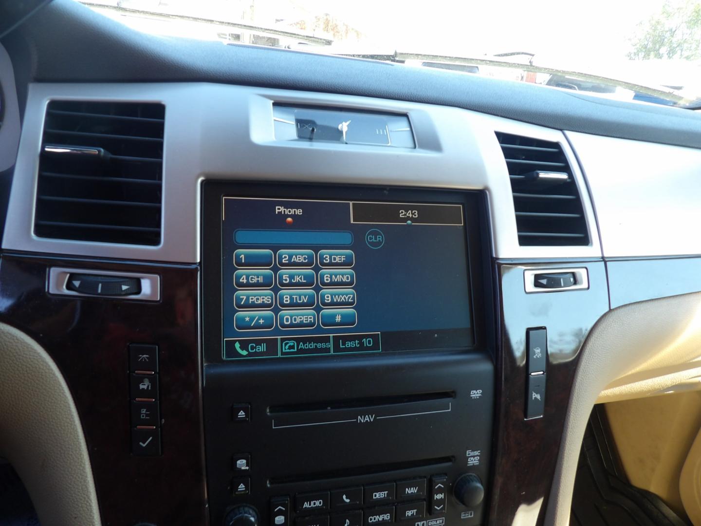 2010 White Diamond Pearl /Tan Cadillac Escalade AWD Luxury (1GYUKBEF5AR) with an 6.2L V8 OHV 16V FFV engine, 6-Speed Automatic transmission, located at 401 First NE, Bearden, AR, 71720, (870) 687-3414, 33.726528, -92.611519 - Photo#12