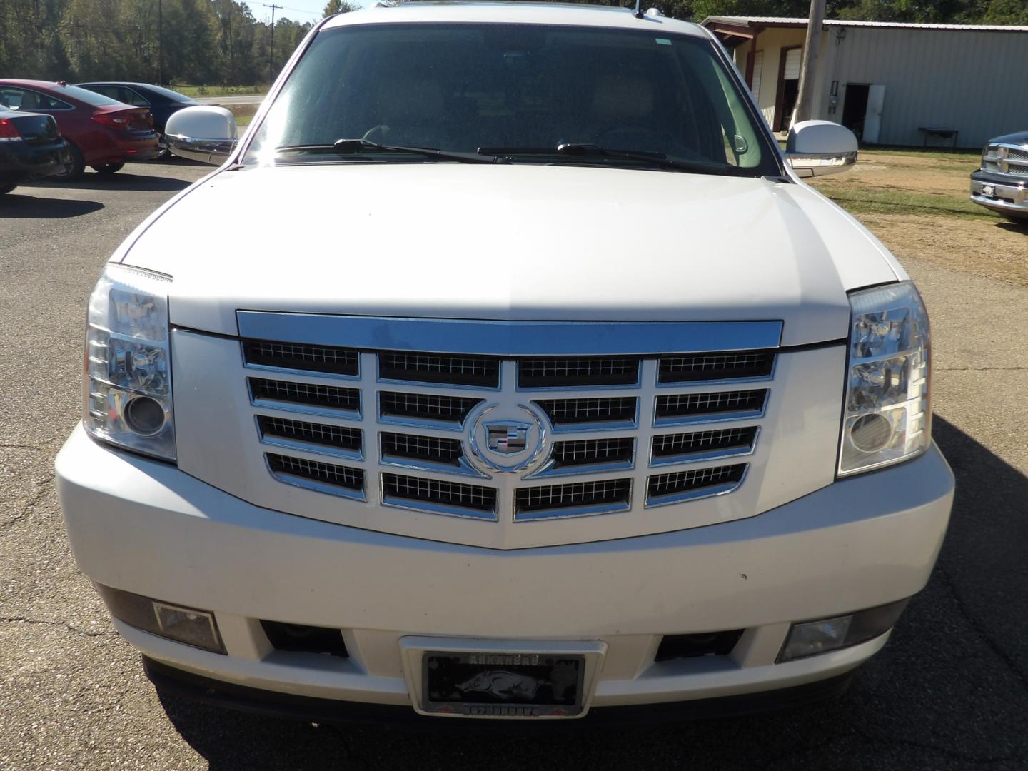 2010 White Diamond Pearl /Tan Cadillac Escalade AWD Luxury (1GYUKBEF5AR) with an 6.2L V8 OHV 16V FFV engine, 6-Speed Automatic transmission, located at 401 First NE, Bearden, AR, 71720, (870) 687-3414, 33.726528, -92.611519 - Photo#23