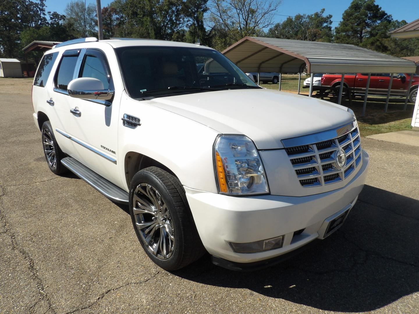 2010 White Diamond Pearl /Tan Cadillac Escalade AWD Luxury (1GYUKBEF5AR) with an 6.2L V8 OHV 16V FFV engine, 6-Speed Automatic transmission, located at 401 First NE, Bearden, AR, 71720, (870) 687-3414, 33.726528, -92.611519 - Photo#24