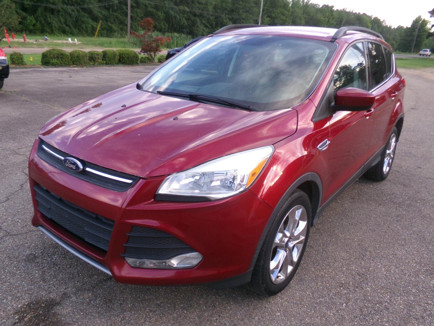 2016 Ruby Red Metallic /Gray Ford Escape SE (1FMCU0GX9GU) with an 1.6L Ecoboost engine, automatic transmission, located at 401 First NE, Bearden, AR, 71720, (870) 687-3414, 33.726528, -92.611519 - Photo#0