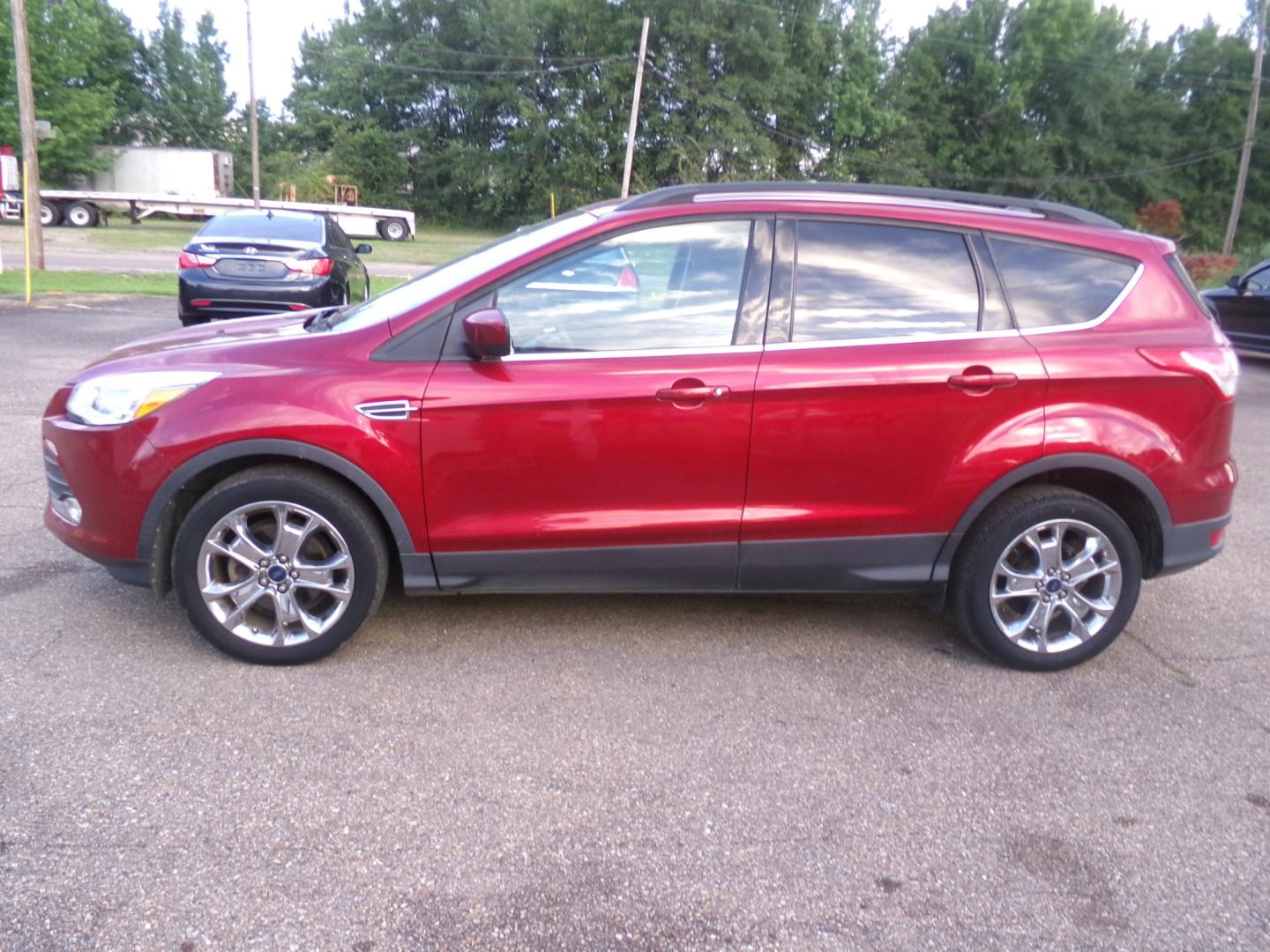 2016 Ruby Red Metallic /Gray Ford Escape SE (1FMCU0GX9GU) with an 1.6L Ecoboost engine, automatic transmission, located at 401 First NE, Bearden, AR, 71720, (870) 687-3414, 33.726528, -92.611519 - Photo#1