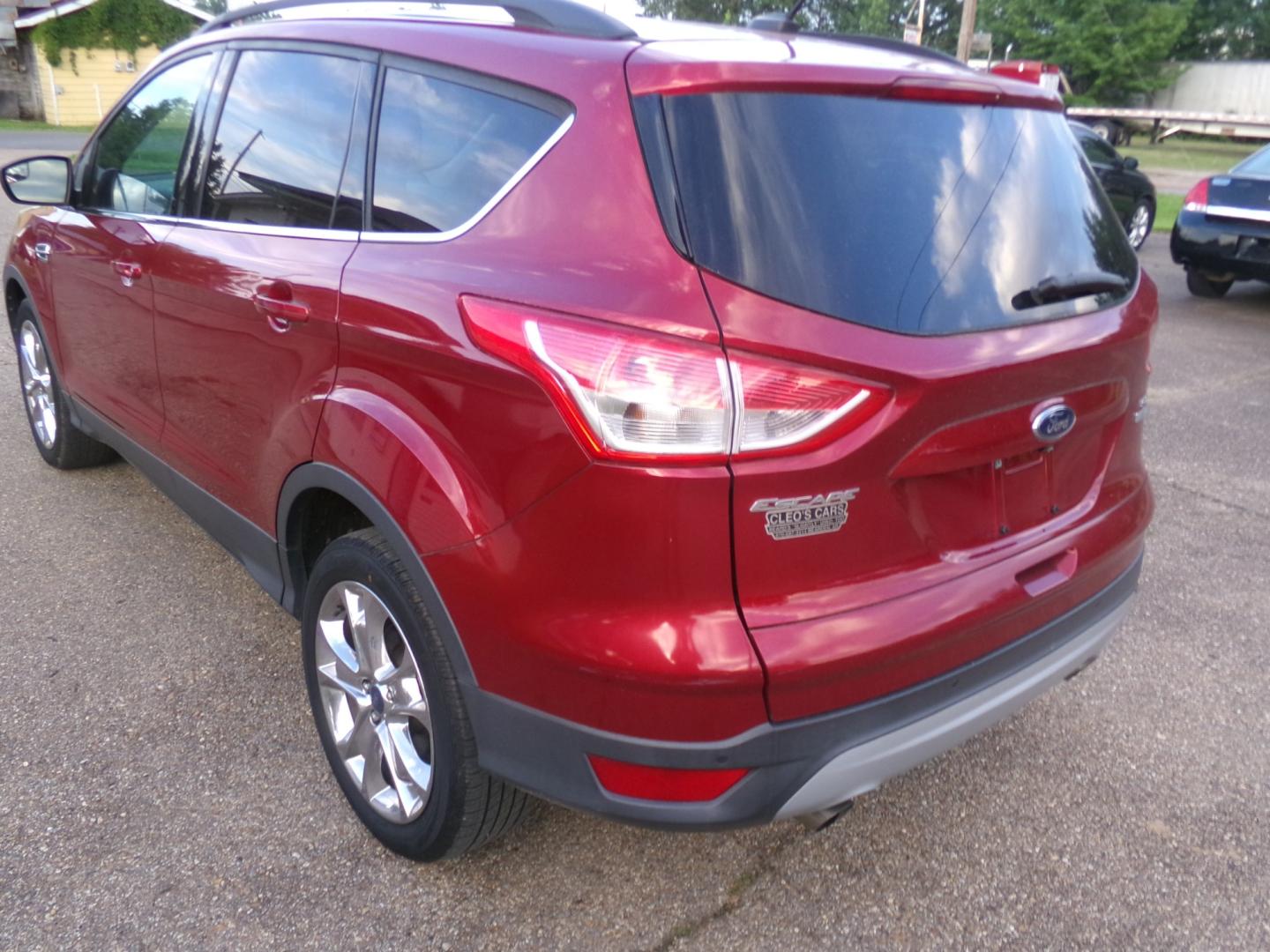 2016 Ruby Red Metallic /Gray Ford Escape SE (1FMCU0GX9GU) with an 1.6L Ecoboost engine, automatic transmission, located at 401 First NE, Bearden, AR, 71720, (870) 687-3414, 33.726528, -92.611519 - Photo#2