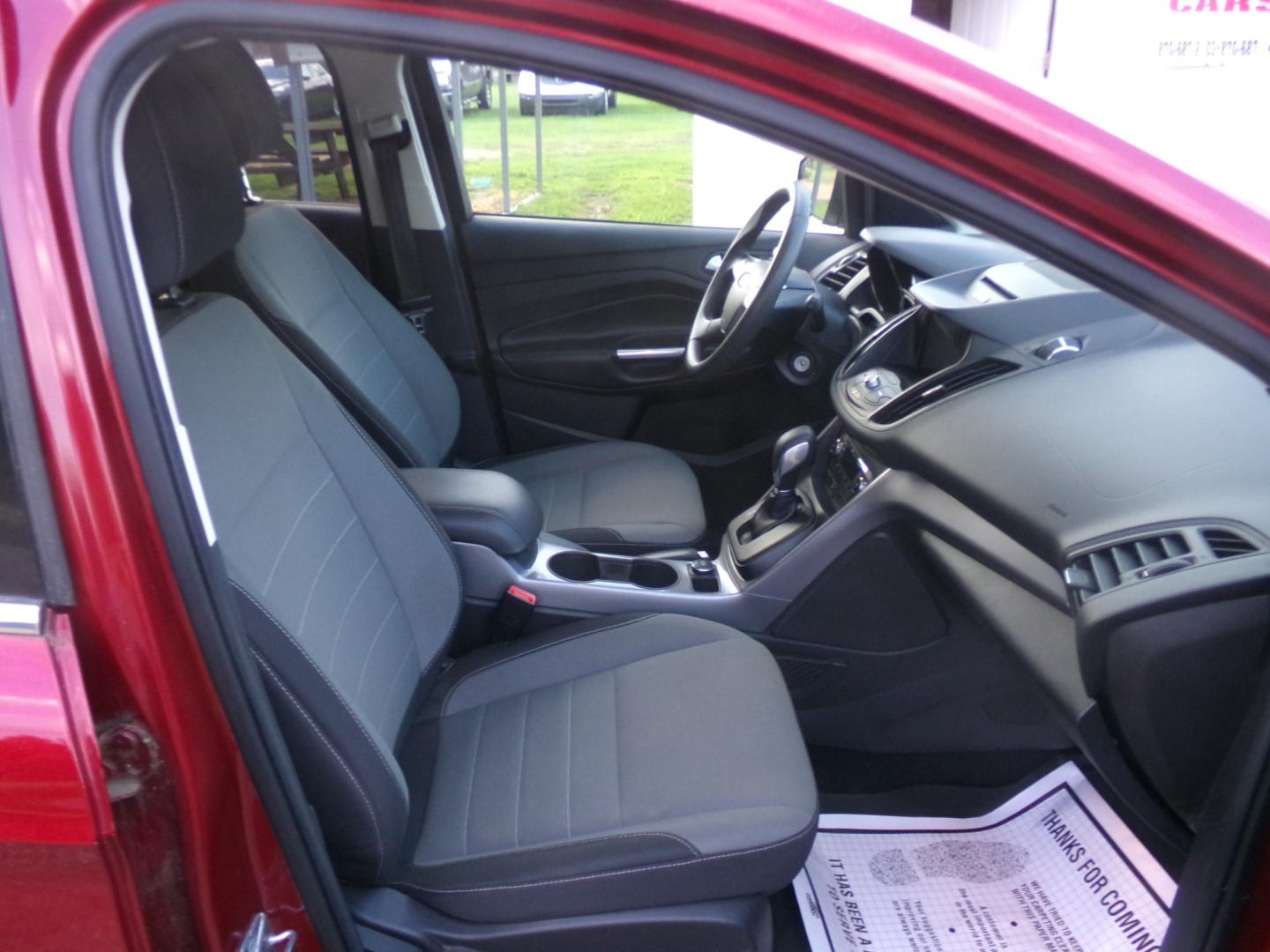 2016 Ruby Red Metallic /Gray Ford Escape SE (1FMCU0GX9GU) with an 1.6L Ecoboost engine, automatic transmission, located at 401 First NE, Bearden, AR, 71720, (870) 687-3414, 33.726528, -92.611519 - Photo#20