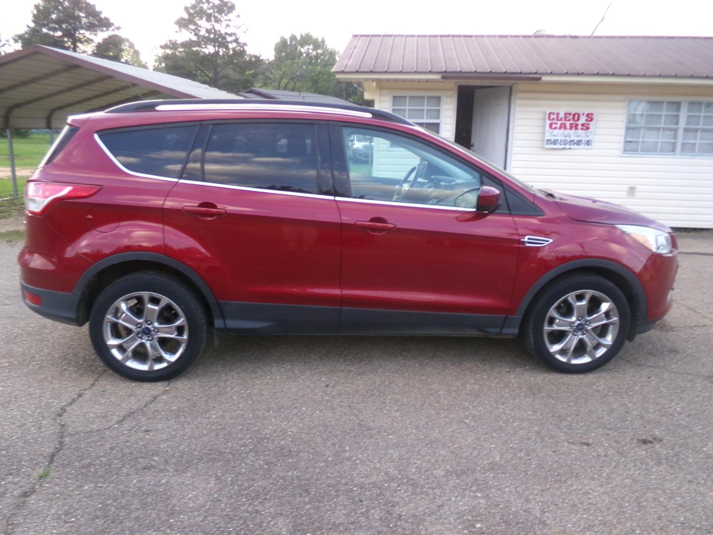 2016 Ruby Red Metallic /Gray Ford Escape SE (1FMCU0GX9GU) with an 1.6L Ecoboost engine, automatic transmission, located at 401 First NE, Bearden, AR, 71720, (870) 687-3414, 33.726528, -92.611519 - Photo#23