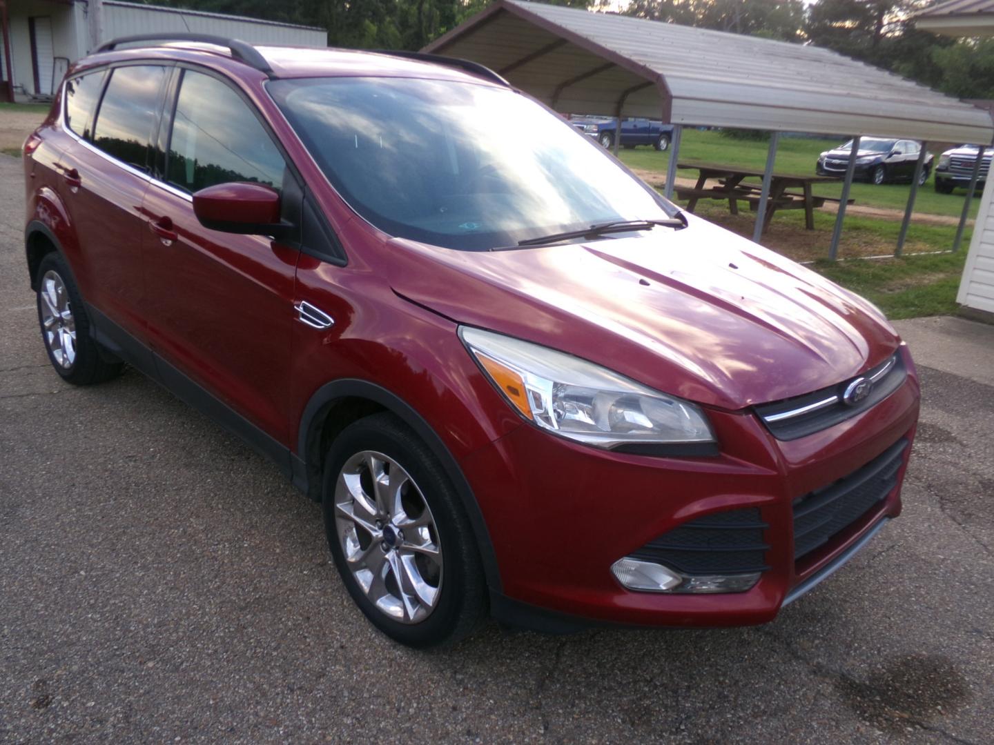 2016 Ruby Red Metallic /Gray Ford Escape SE (1FMCU0GX9GU) with an 1.6L Ecoboost engine, automatic transmission, located at 401 First NE, Bearden, AR, 71720, (870) 687-3414, 33.726528, -92.611519 - Photo#24