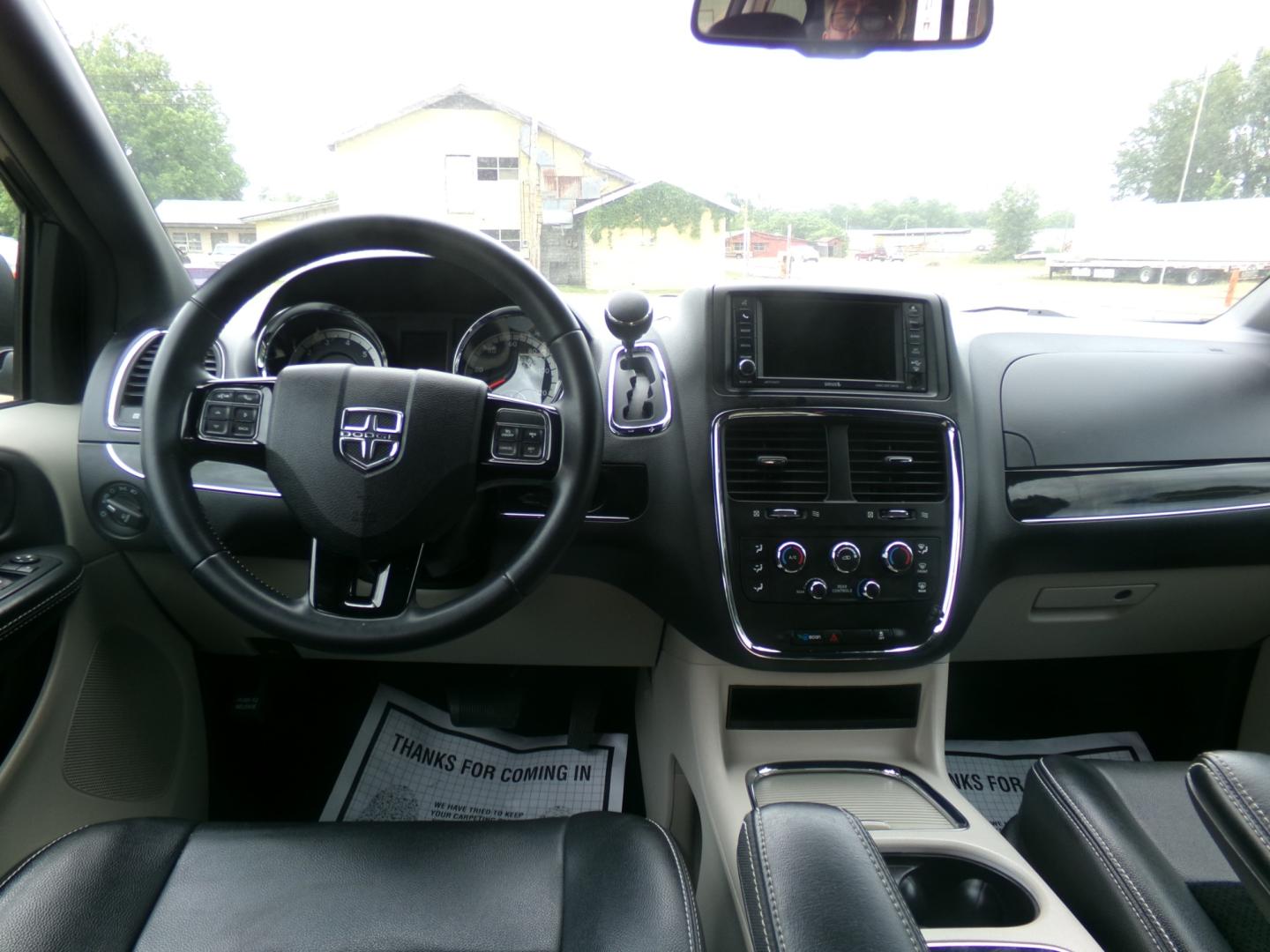 2017 Granite Crystal Metallic /Black Dodge Grand Caravan SXT (2C4RDGCG0HR) with an 3.6L engine, automatic transmission, located at 401 First NE, Bearden, AR, 71720, (870) 687-3414, 33.726528, -92.611519 - Photo#25