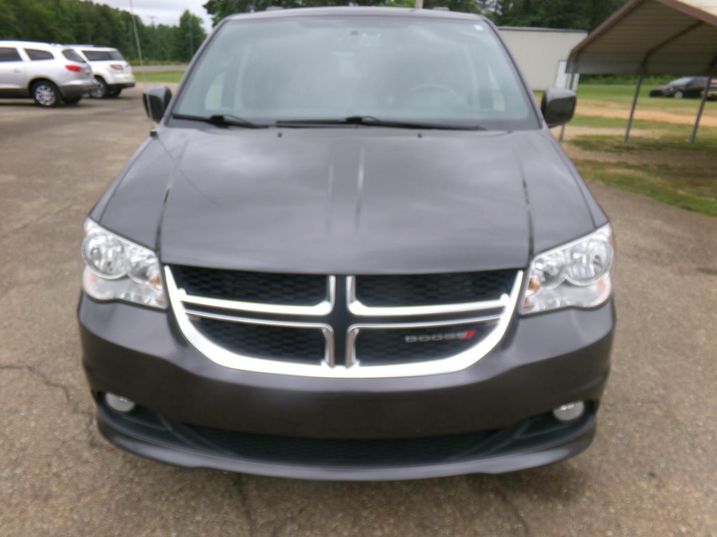 2017 Granite Crystal Metallic /Black Dodge Grand Caravan SXT (2C4RDGCG0HR) with an 3.6L engine, automatic transmission, located at 401 First NE, Bearden, AR, 71720, (870) 687-3414, 33.726528, -92.611519 - Photo#28