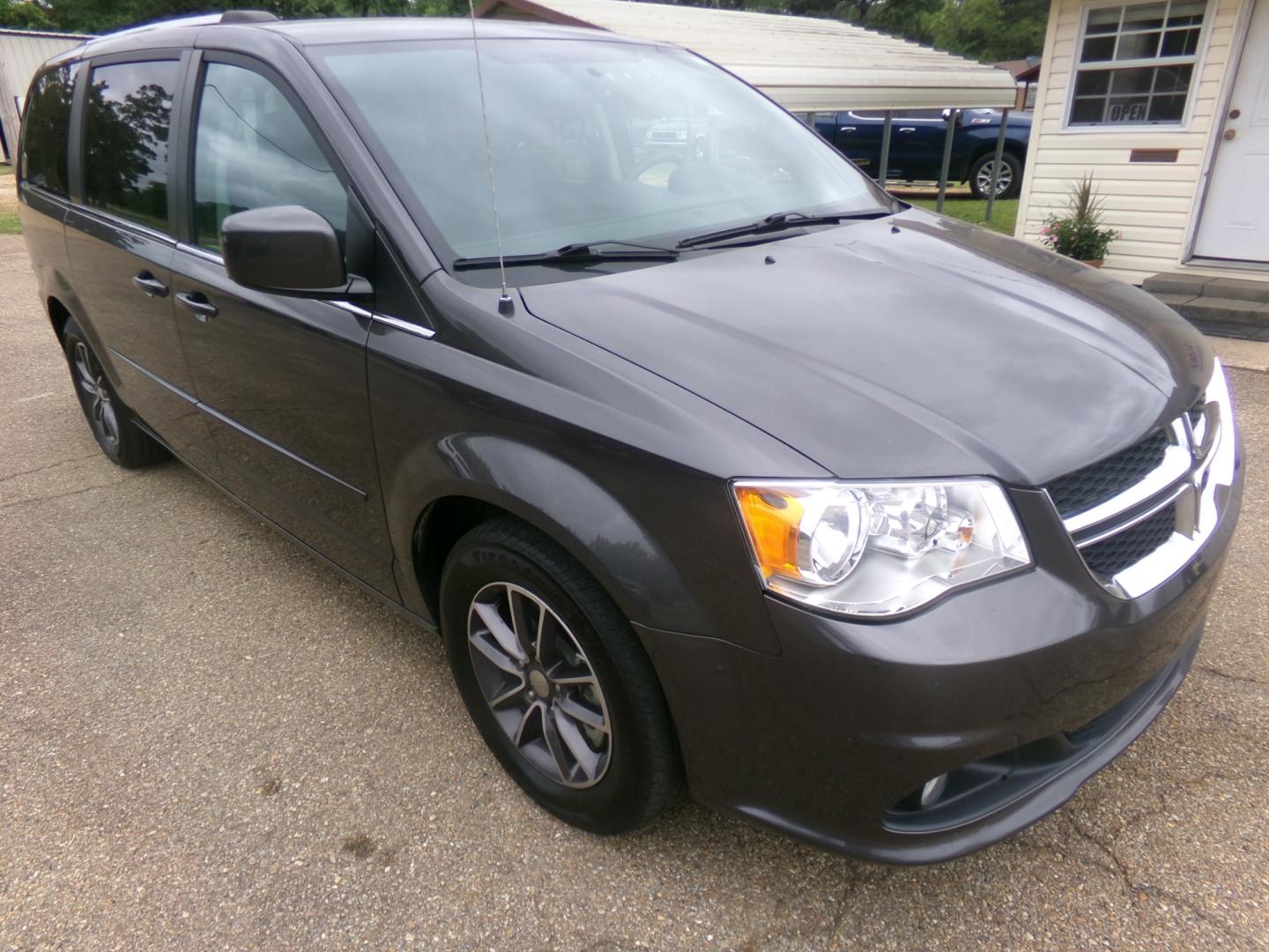 2017 Granite Crystal Metallic /Black Dodge Grand Caravan SXT (2C4RDGCG0HR) with an 3.6L engine, automatic transmission, located at 401 First NE, Bearden, AR, 71720, (870) 687-3414, 33.726528, -92.611519 - Photo#29