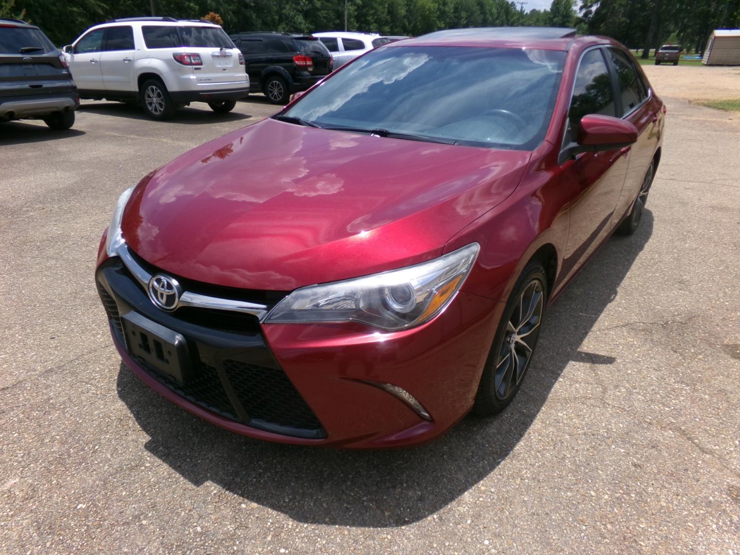 2015 Ruby Flare Pearl /Black Toyota Camry XSE (4T1BF1FK0FU) with an 2.5L I-4 SFI DOHC VVT-i engine, automatic transmission, located at 401 First NE, Bearden, AR, 71720, (870) 687-3414, 33.726528, -92.611519 - Photo#0