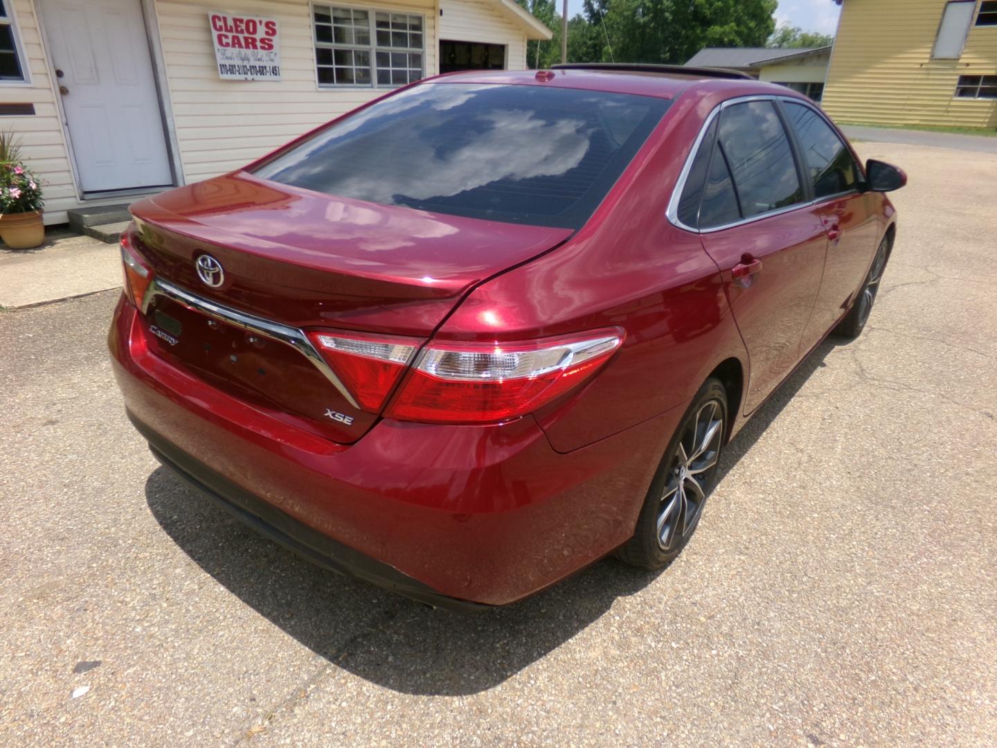 2015 Ruby Flare Pearl /Black Toyota Camry XSE (4T1BF1FK0FU) with an 2.5L I-4 SFI DOHC VVT-i engine, automatic transmission, located at 401 First NE, Bearden, AR, 71720, (870) 687-3414, 33.726528, -92.611519 - Photo#20