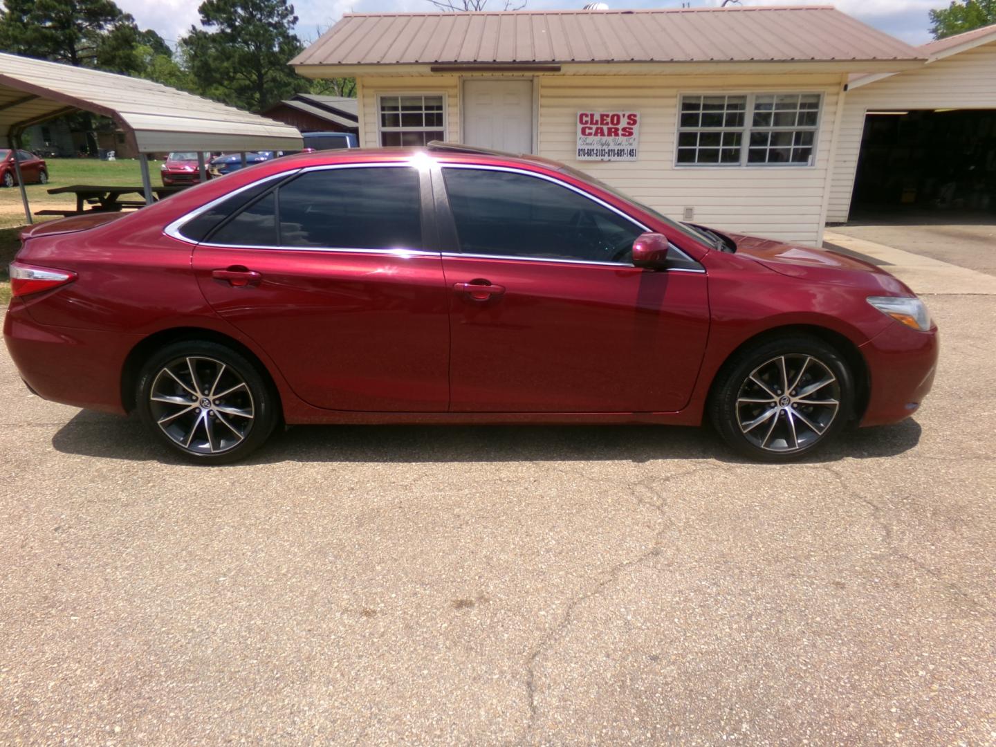 2015 Ruby Flare Pearl /Black Toyota Camry XSE (4T1BF1FK0FU) with an 2.5L I-4 SFI DOHC VVT-i engine, automatic transmission, located at 401 First NE, Bearden, AR, 71720, (870) 687-3414, 33.726528, -92.611519 - Photo#21