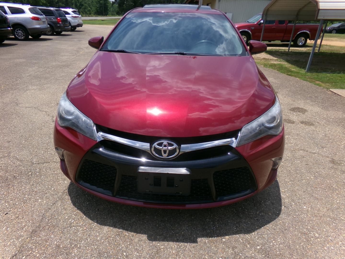 2015 Ruby Flare Pearl /Black Toyota Camry XSE (4T1BF1FK0FU) with an 2.5L I-4 SFI DOHC VVT-i engine, automatic transmission, located at 401 First NE, Bearden, AR, 71720, (870) 687-3414, 33.726528, -92.611519 - Photo#22