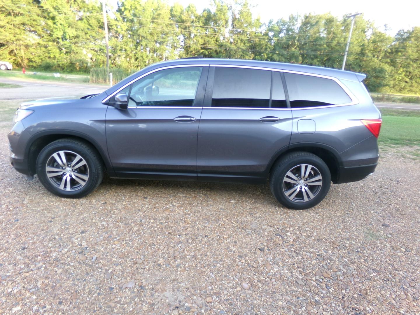 2016 Modern Steel Metallic /Gray Honda Pilot EX-L (5FNYF6H76GB) with an 3.5L V6 engine, automatic transmission, located at 401 First NE, Bearden, AR, 71720, (870) 687-3414, 33.726528, -92.611519 - Photo#1