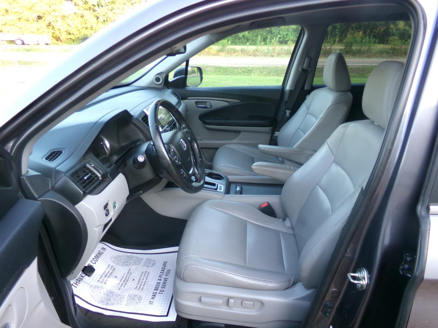 2016 Modern Steel Metallic /Gray Honda Pilot EX-L (5FNYF6H76GB) with an 3.5L V6 engine, automatic transmission, located at 401 First NE, Bearden, AR, 71720, (870) 687-3414, 33.726528, -92.611519 - Photo#11