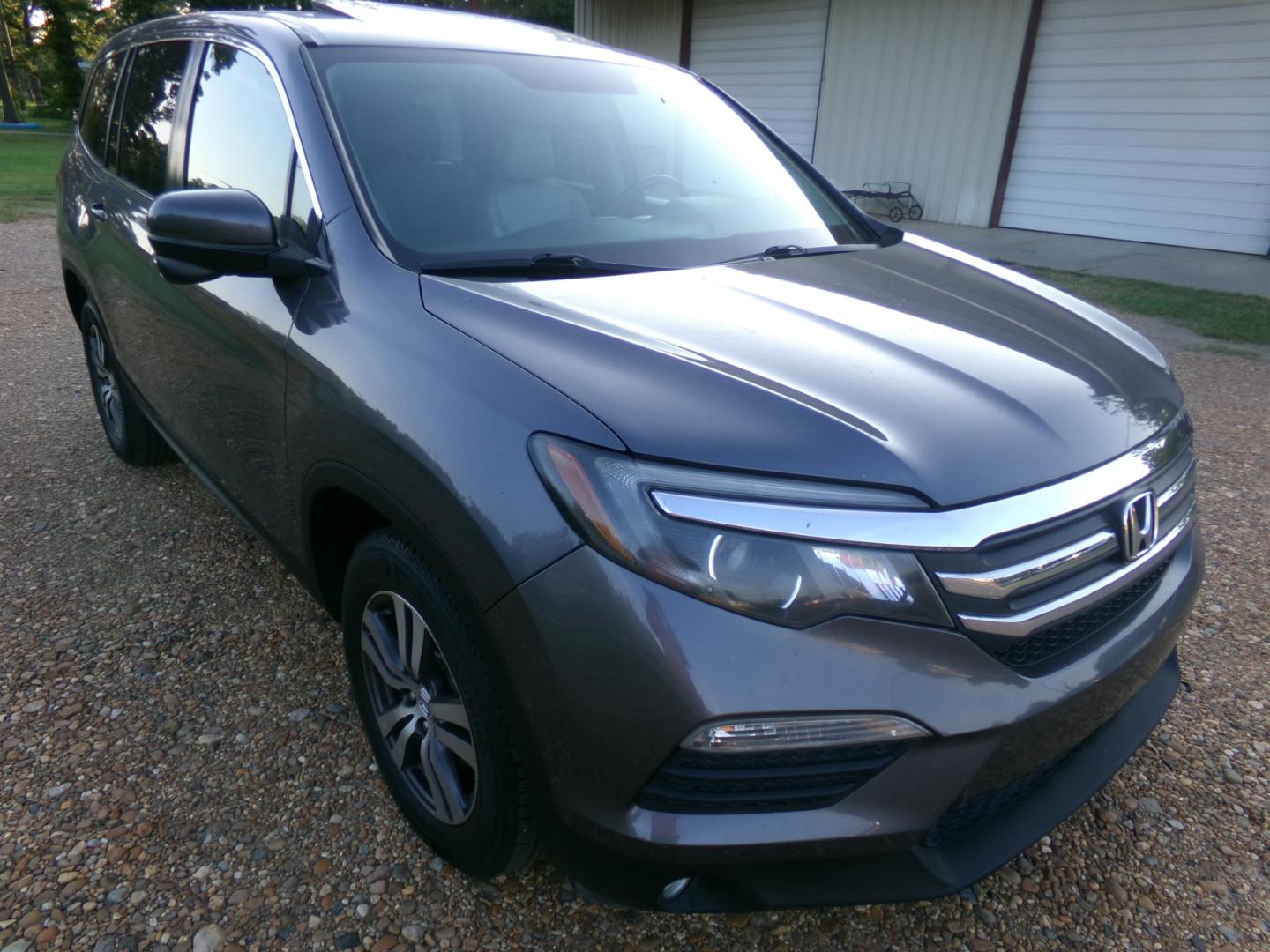 2016 Modern Steel Metallic /Gray Honda Pilot EX-L (5FNYF6H76GB) with an 3.5L V6 engine, automatic transmission, located at 401 First NE, Bearden, AR, 71720, (870) 687-3414, 33.726528, -92.611519 - Photo#28