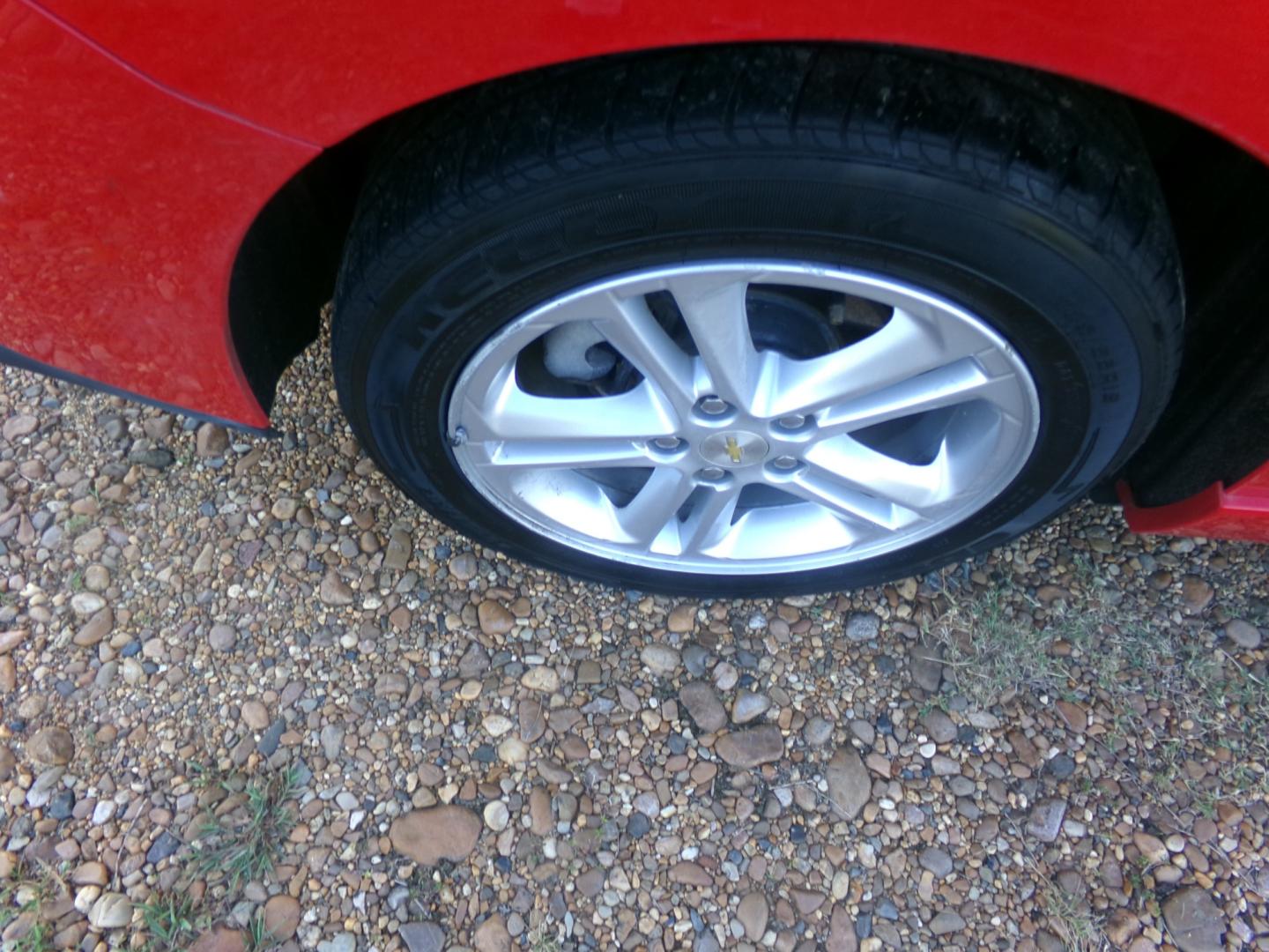 2016 Torch Red /Black Chevrolet Cruze LT (1G1BE5SM3G7) with an 1.4L Ecotec engine, automatic transmission, located at 401 First NE, Bearden, AR, 71720, (870) 687-3414, 33.726528, -92.611519 - Photo#4