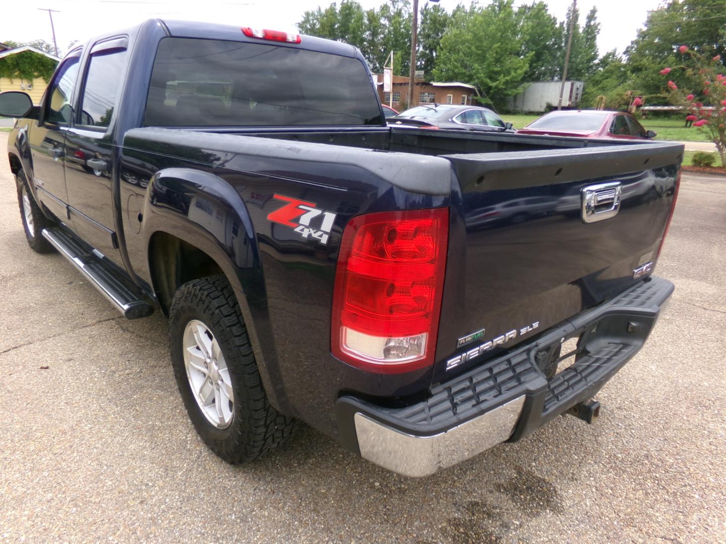 2012 Luxo Blue Metallic /Tan GMC Sierra 1500 SLE (3GTP2VE70CG) with an 5.3L V8 engine, Automatic transmission, located at 401 First NE, Bearden, AR, 71720, (870) 687-3414, 33.726528, -92.611519 - Photo#2