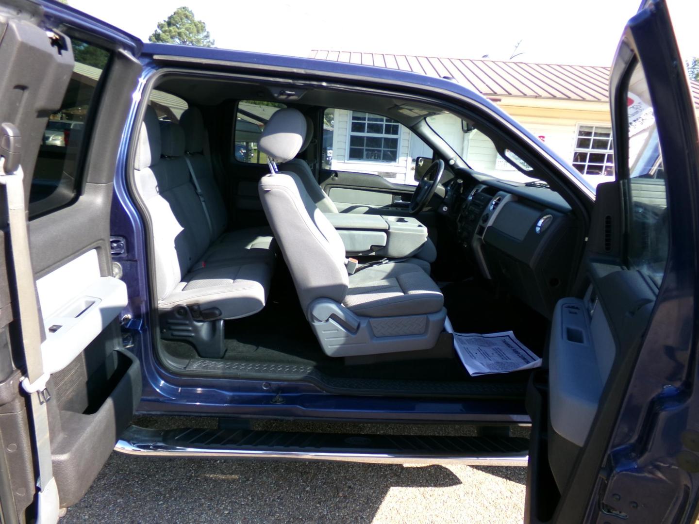 2012 Dark Blue Pearl /Gray Ford F-150 XLT (1FTEX1CM8CK) with an 3.7L engine, 6-speed automatic transmission, located at 401 First NE, Bearden, AR, 71720, (870) 687-3414, 33.726528, -92.611519 - Photo#19