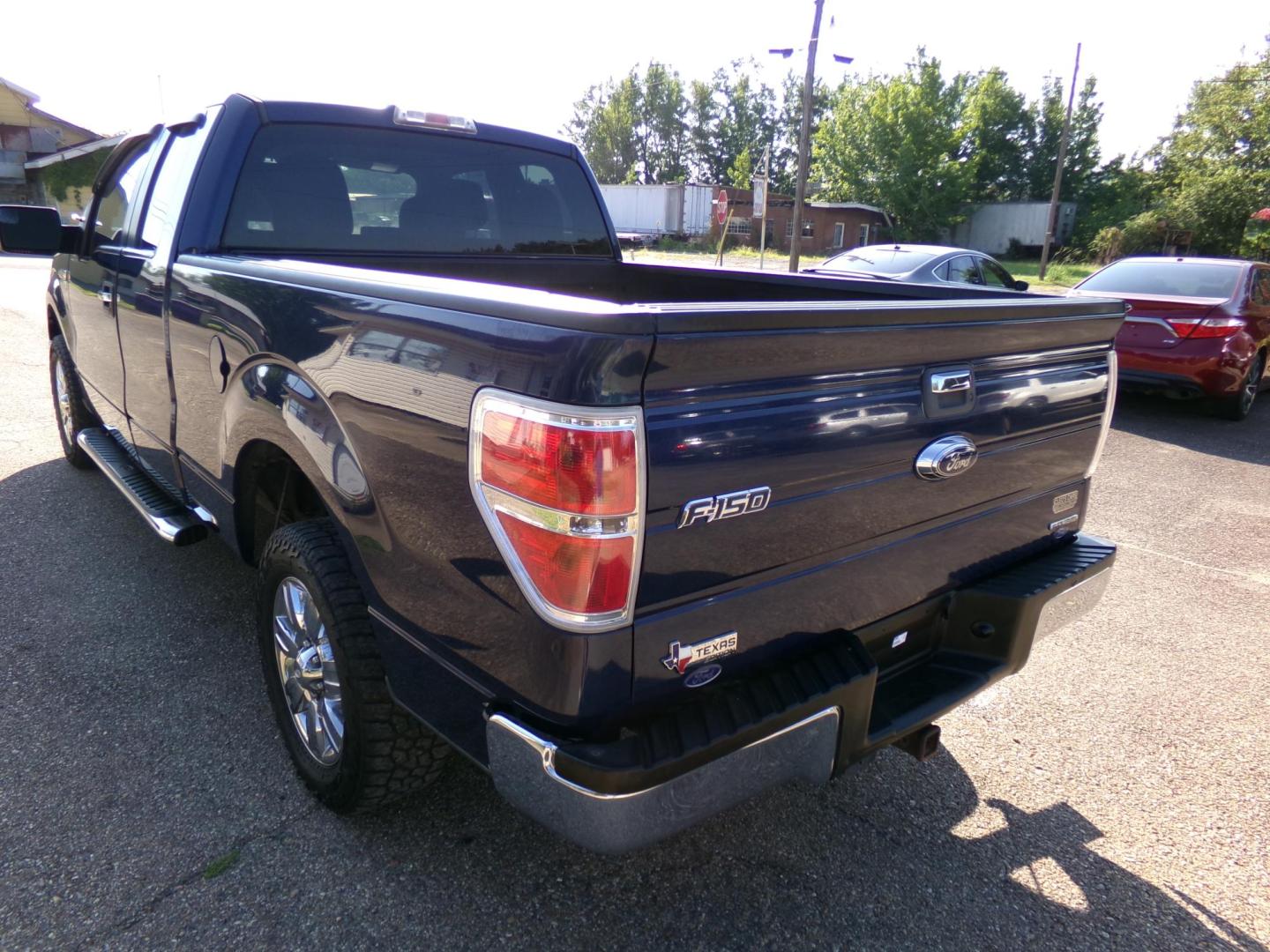 2012 Dark Blue Pearl /Gray Ford F-150 XLT (1FTEX1CM8CK) with an 3.7L engine, 6-speed automatic transmission, located at 401 First NE, Bearden, AR, 71720, (870) 687-3414, 33.726528, -92.611519 - Photo#21