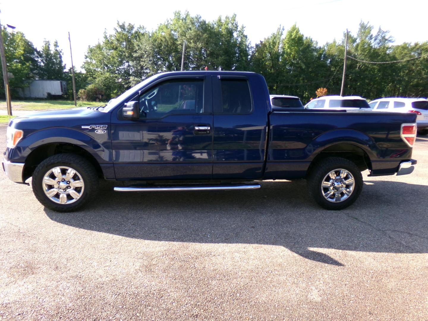 2012 Dark Blue Pearl /Gray Ford F-150 XLT (1FTEX1CM8CK) with an 3.7L engine, 6-speed automatic transmission, located at 401 First NE, Bearden, AR, 71720, (870) 687-3414, 33.726528, -92.611519 - Photo#22