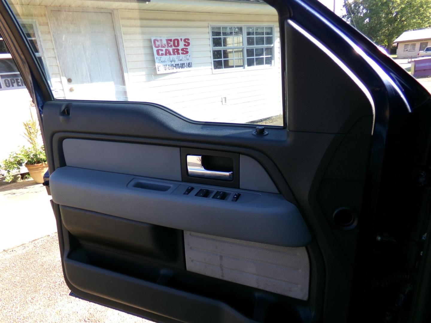 2012 Dark Blue Pearl /Gray Ford F-150 XLT (1FTEX1CM8CK) with an 3.7L engine, 6-speed automatic transmission, located at 401 First NE, Bearden, AR, 71720, (870) 687-3414, 33.726528, -92.611519 - Photo#7