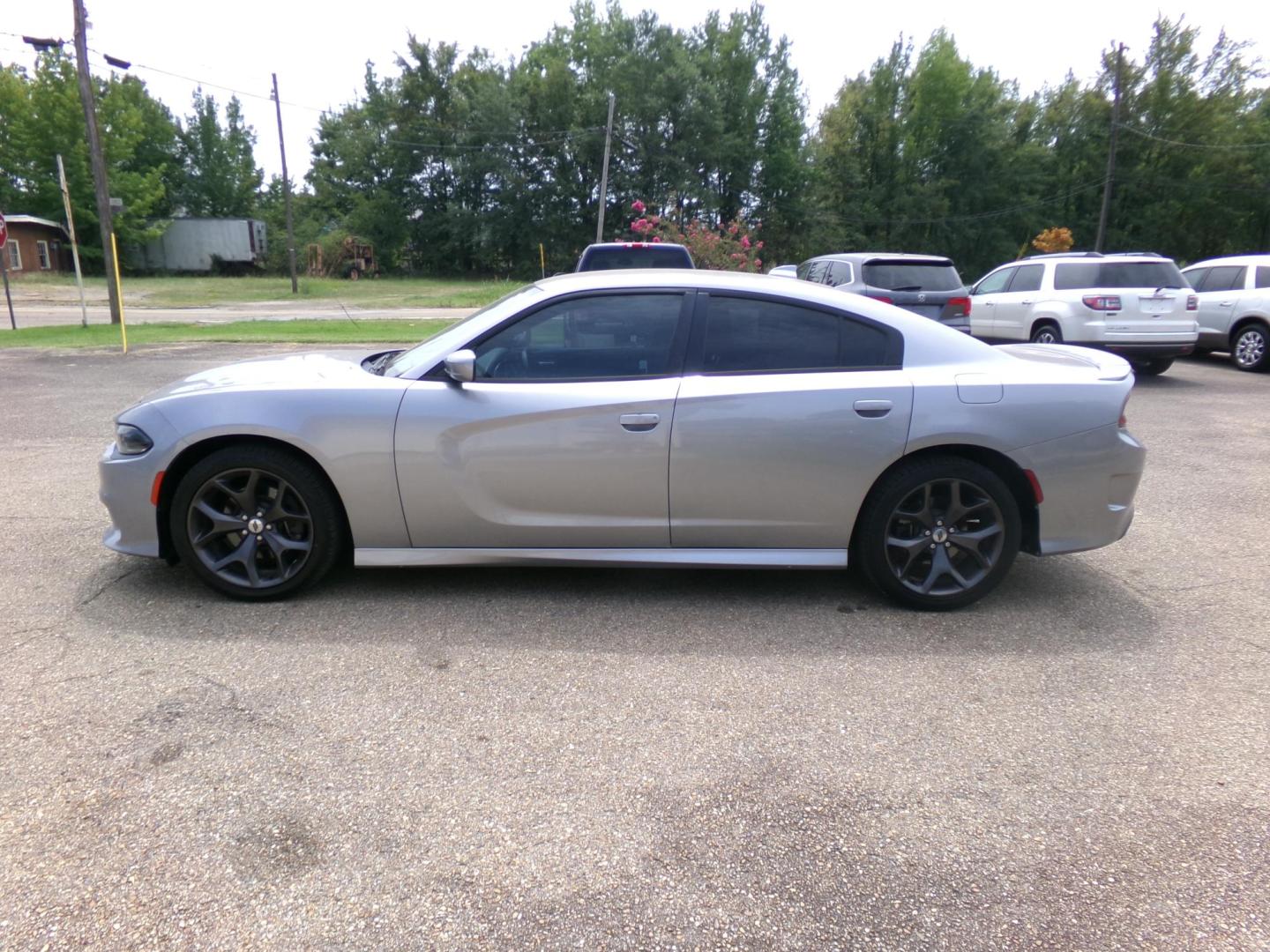 2018 Dodge Charger SXT (2C3CDXHG9JH) with an 3.6L V6 DOHC 24V engine, 8A transmission, located at 401 First NE, Bearden, AR, 71720, (870) 687-3414, 33.726528, -92.611519 - Photo#27