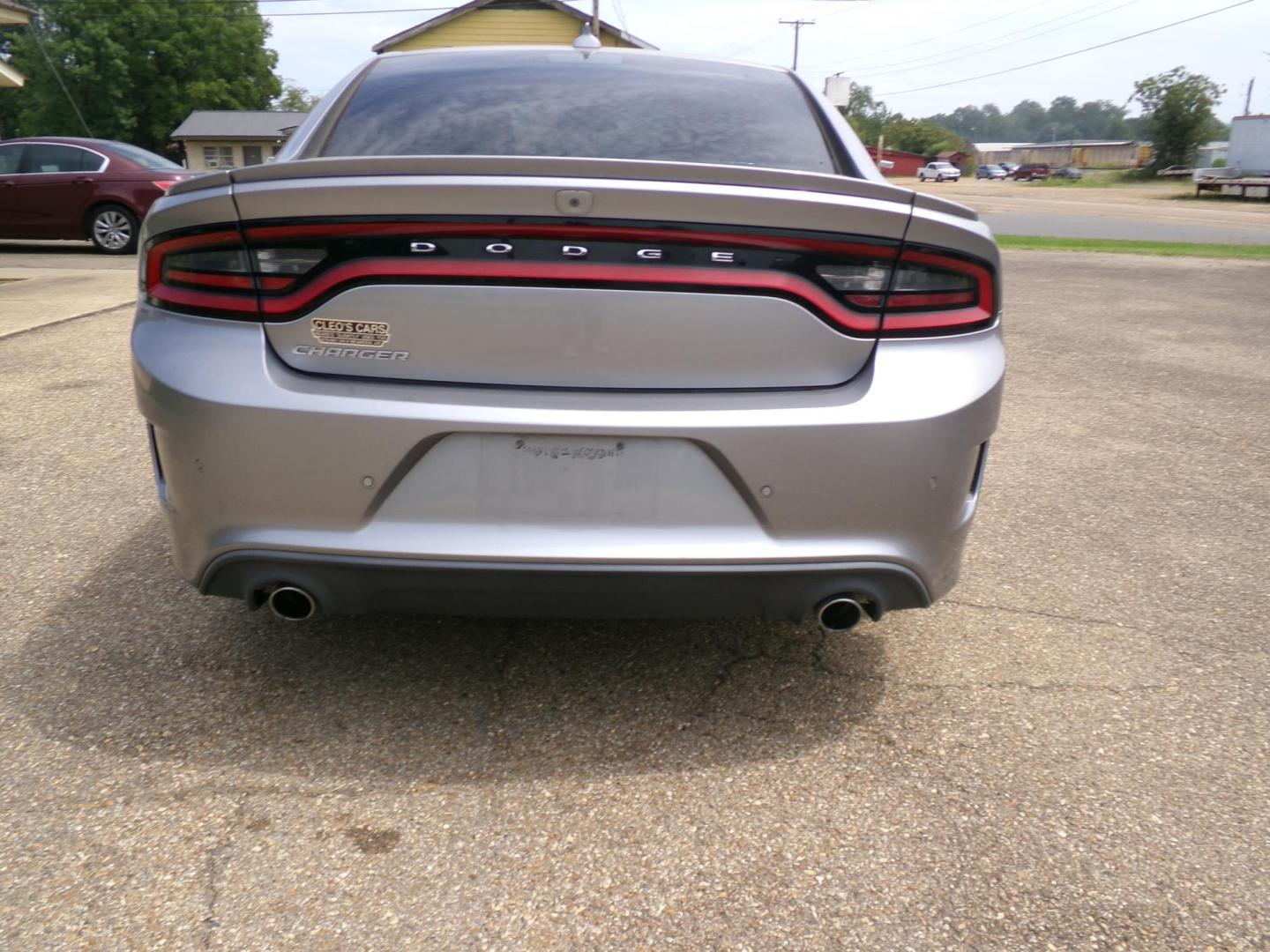 2018 Dodge Charger SXT (2C3CDXHG9JH) with an 3.6L V6 DOHC 24V engine, 8A transmission, located at 401 First NE, Bearden, AR, 71720, (870) 687-3414, 33.726528, -92.611519 - Photo#3