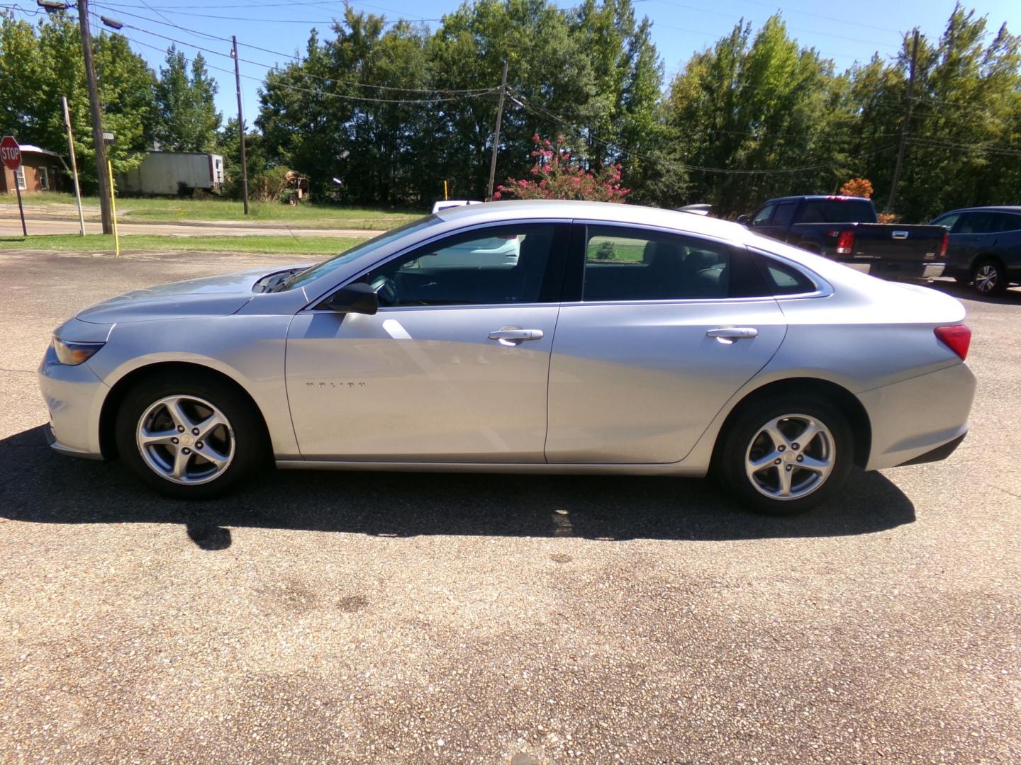 2018 Chevrolet Malibu LS (1G1ZB5ST5JF) with an 1.5L L4 DOHC 16V engine, 6A transmission, located at 401 First NE, Bearden, AR, 71720, (870) 687-3414, 33.726528, -92.611519 - Photo#20