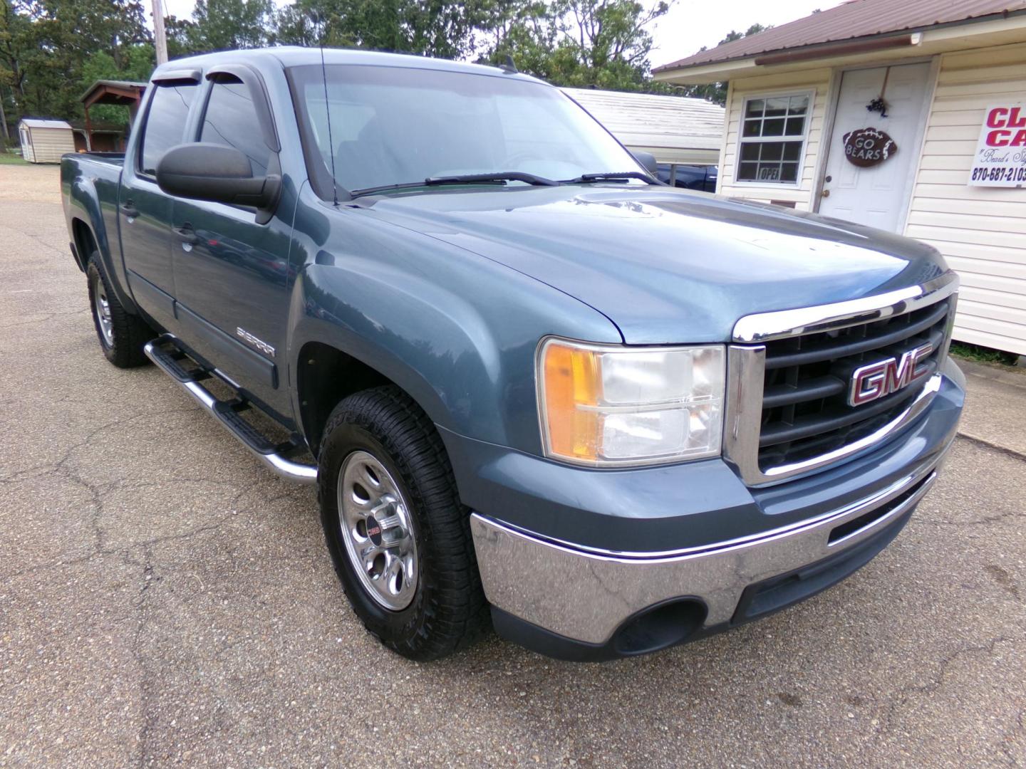 2010 GMC Sierra 1500 SL Crew Cab 2WD (3GTRCUEA9AG) with an 4.8L V8 OHV 16V engine, 4-Speed Automatic transmission, located at 401 First NE, Bearden, AR, 71720, (870) 687-3414, 33.726528, -92.611519 - Photo#20