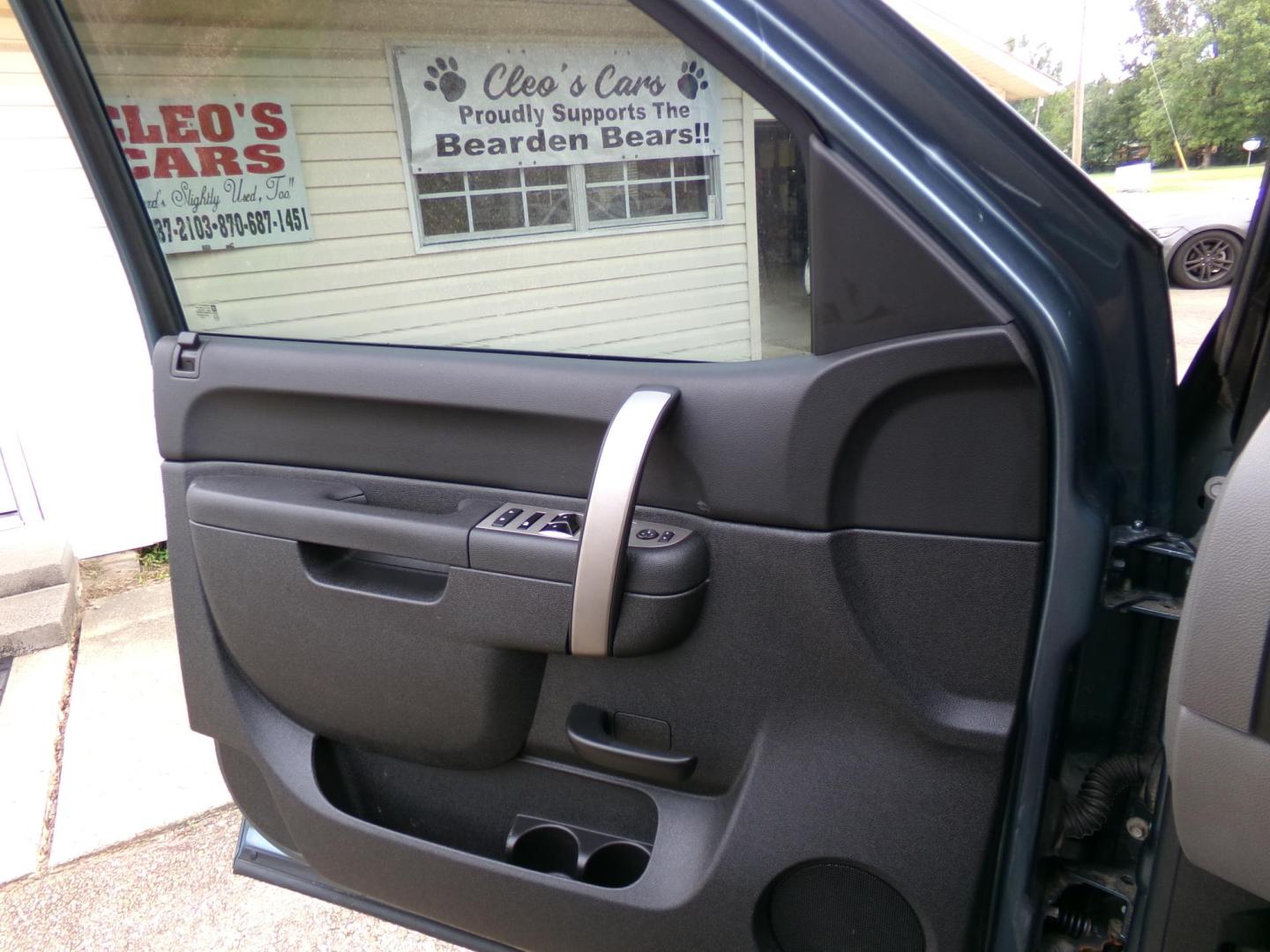 2010 GMC Sierra 1500 SL Crew Cab 2WD (3GTRCUEA9AG) with an 4.8L V8 OHV 16V engine, 4-Speed Automatic transmission, located at 401 First NE, Bearden, AR, 71720, (870) 687-3414, 33.726528, -92.611519 - Photo#7