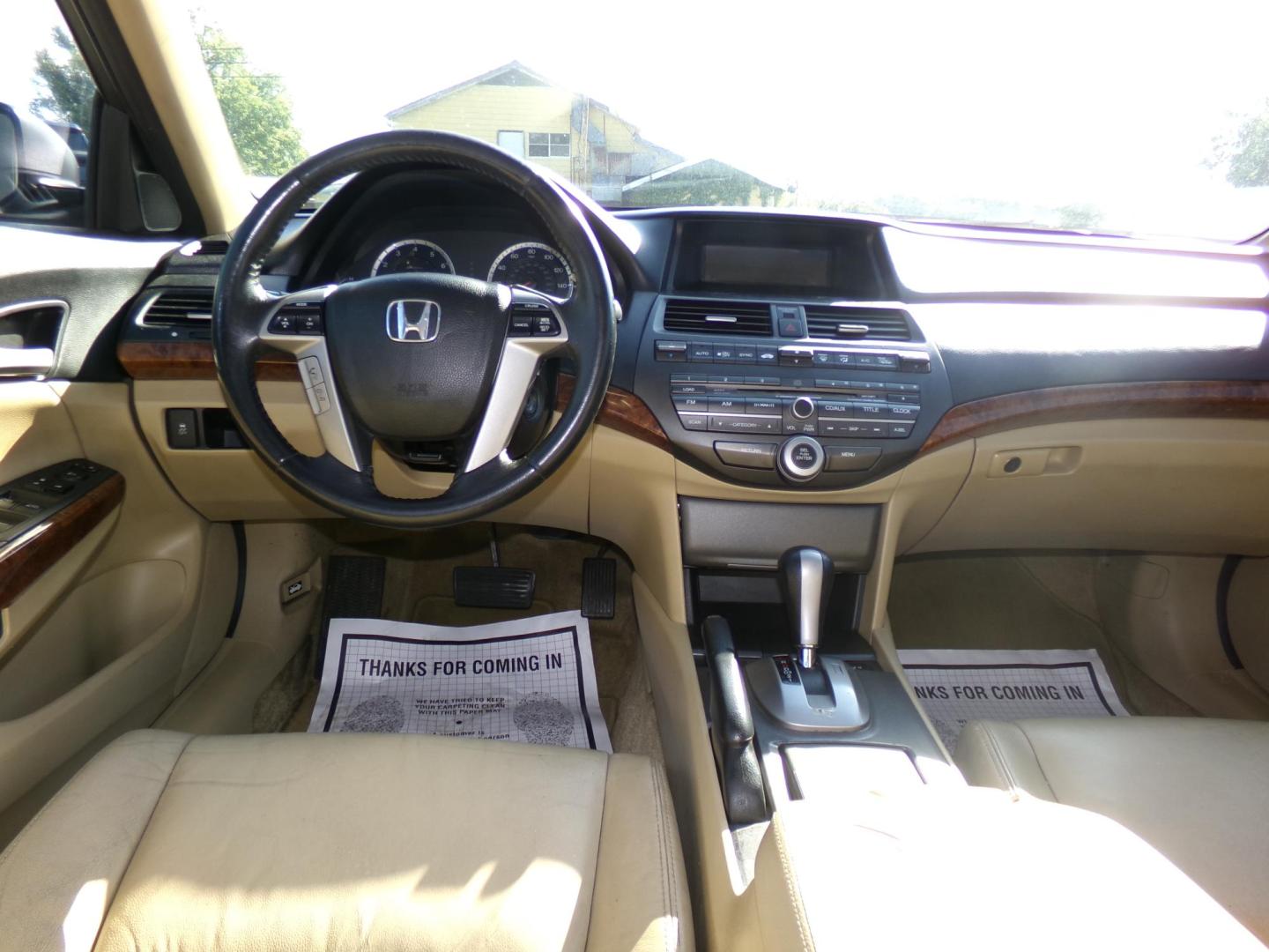 2011 Burgandy /Tan Honda Accord EX-L Sedan AT (1HGCP2F8XBA) with an 2.4L L4 DOHC 16V engine, 5-Speed Automatic transmission, located at 401 First NE, Bearden, AR, 71720, (870) 687-3414, 33.726528, -92.611519 - Photo#17